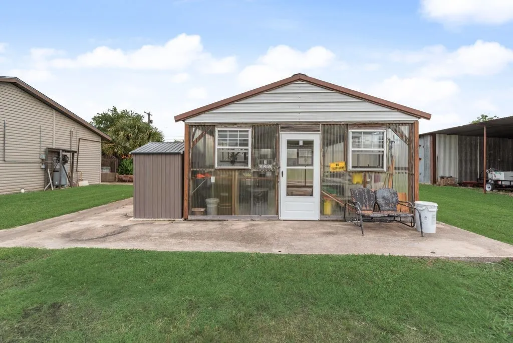 Single Family Residence For Sale in Dallas County , 12704 Garden Grove Drive, Dallas, Texas 75253, 4 Bedroom, 2 Bathroom, 6 Garage spaces, 2,242 Sqft, built in 1962, mls#21300037, Real Estate Agent in Dallas, Homes For Sale in Dallas county, Homes For Sale in Dallas, Realtor in Dallas Texas, Real Estate Brokerage Independent Realty Texas, Luminita Cordes Realtor