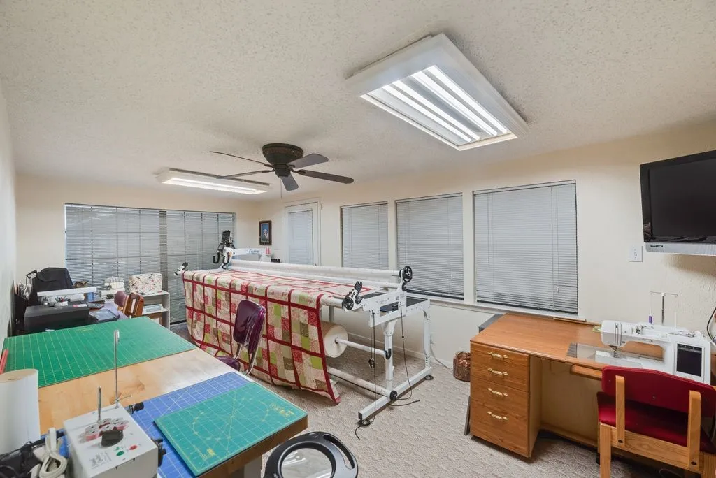 Single Family Residence For Sale in Dallas County , 12704 Garden Grove Drive, Dallas, Texas 75253, 4 Bedroom, 2 Bathroom, 6 Garage spaces, 2,242 Sqft, built in 1962, mls#21300037, Real Estate Agent in Dallas, Homes For Sale in Dallas county, Homes For Sale in Dallas, Realtor in Dallas Texas, Real Estate Brokerage Independent Realty Texas, Luminita Cordes Realtor