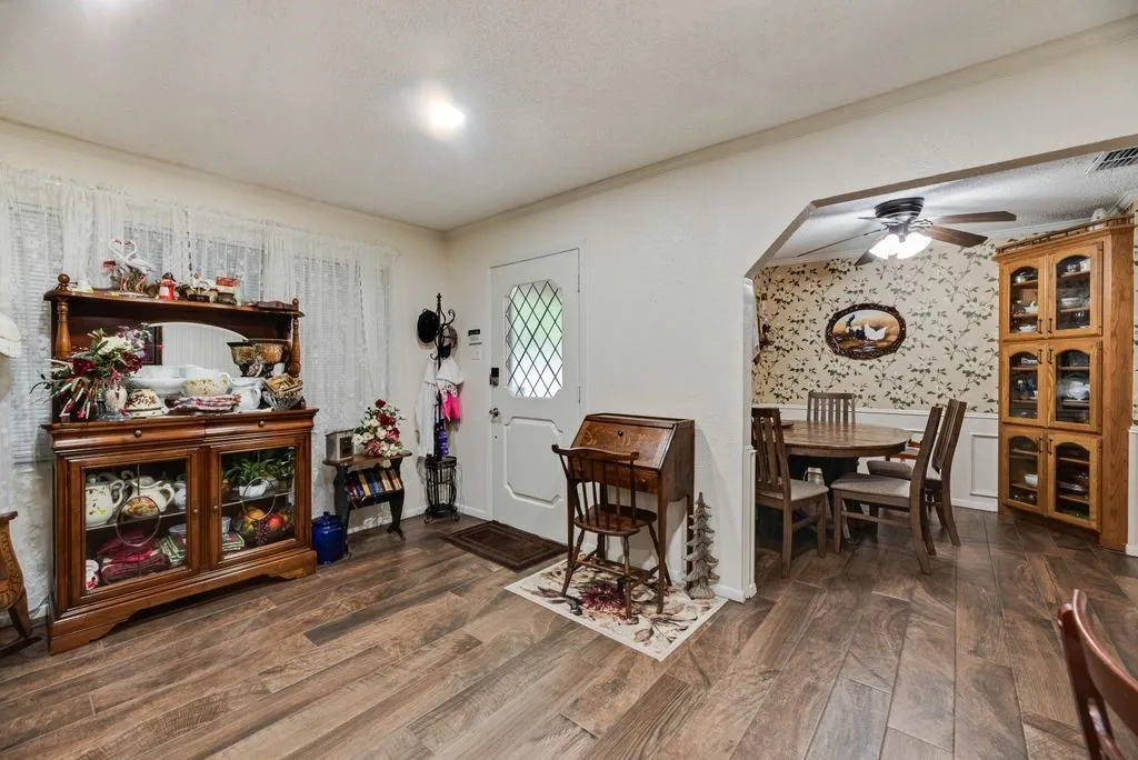 Single Family Residence For Sale in Dallas County , 12704 Garden Grove Drive, Dallas, Texas 75253, 4 Bedroom, 2 Bathroom, 6 Garage spaces, 2,242 Sqft, built in 1962, mls#21300037, Real Estate Agent in Dallas, Homes For Sale in Dallas county, Homes For Sale in Dallas, Realtor in Dallas Texas, Real Estate Brokerage Independent Realty Texas, Luminita Cordes Realtor