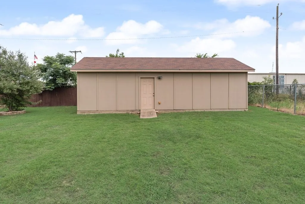 Single Family Residence For Sale in Dallas County , 12704 Garden Grove Drive, Dallas, Texas 75253, 4 Bedroom, 2 Bathroom, 6 Garage spaces, 2,242 Sqft, built in 1962, mls#21300037, Real Estate Agent in Dallas, Homes For Sale in Dallas county, Homes For Sale in Dallas, Realtor in Dallas Texas, Real Estate Brokerage Independent Realty Texas, Luminita Cordes Realtor
