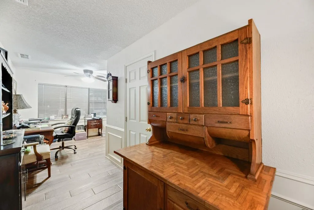 Single Family Residence For Sale in Dallas County , 12704 Garden Grove Drive, Dallas, Texas 75253, 4 Bedroom, 2 Bathroom, 6 Garage spaces, 2,242 Sqft, built in 1962, mls#21300037, Real Estate Agent in Dallas, Homes For Sale in Dallas county, Homes For Sale in Dallas, Realtor in Dallas Texas, Real Estate Brokerage Independent Realty Texas, Luminita Cordes Realtor