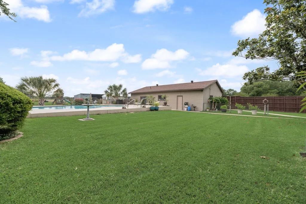 Single Family Residence For Sale in Dallas County , 12704 Garden Grove Drive, Dallas, Texas 75253, 4 Bedroom, 2 Bathroom, 6 Garage spaces, 2,242 Sqft, built in 1962, mls#21300037, Real Estate Agent in Dallas, Homes For Sale in Dallas county, Homes For Sale in Dallas, Realtor in Dallas Texas, Real Estate Brokerage Independent Realty Texas, Luminita Cordes Realtor