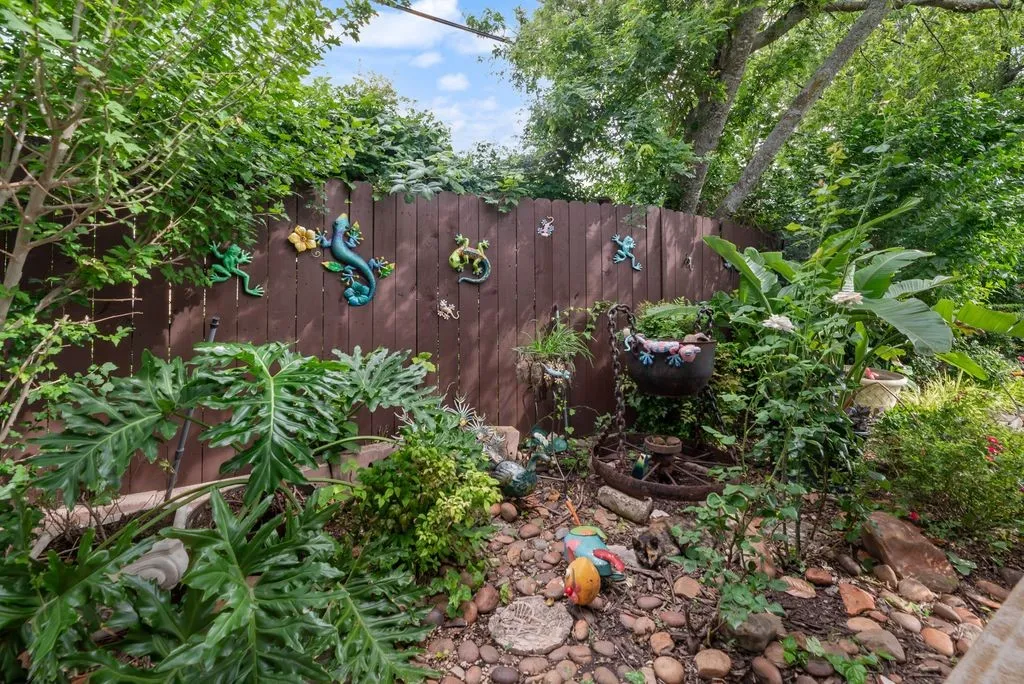 Single Family Residence For Sale in Dallas County , 12704 Garden Grove Drive, Dallas, Texas 75253, 4 Bedroom, 2 Bathroom, 6 Garage spaces, 2,242 Sqft, built in 1962, mls#21300037, Real Estate Agent in Dallas, Homes For Sale in Dallas county, Homes For Sale in Dallas, Realtor in Dallas Texas, Real Estate Brokerage Independent Realty Texas, Luminita Cordes Realtor