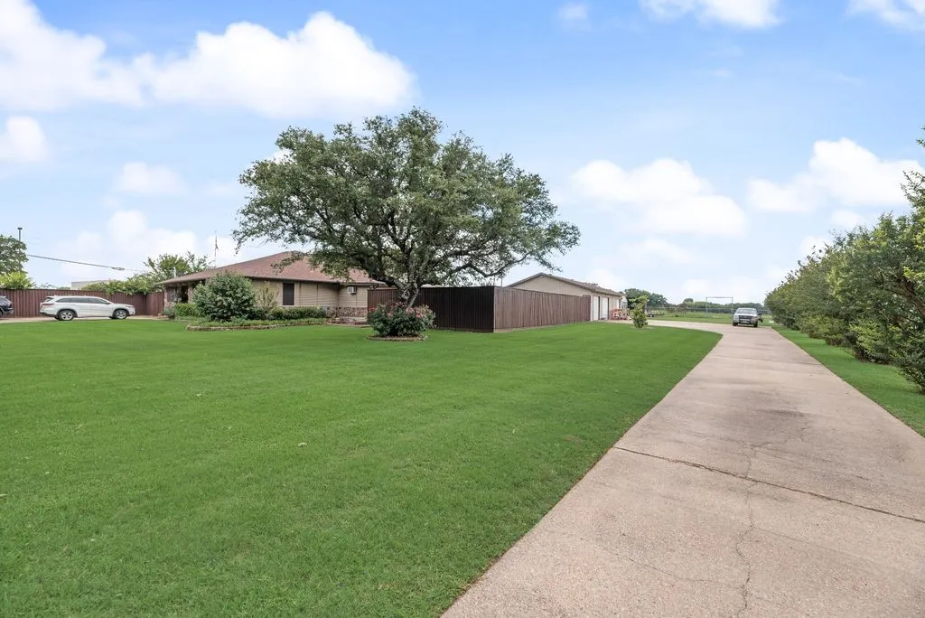 Single Family Residence For Sale in Dallas County , 12704 Garden Grove Drive, Dallas, Texas 75253, 4 Bedroom, 2 Bathroom, 6 Garage spaces, 2,242 Sqft, built in 1962, mls#21300037, Real Estate Agent in Dallas, Homes For Sale in Dallas county, Homes For Sale in Dallas, Realtor in Dallas Texas, Real Estate Brokerage Independent Realty Texas, Luminita Cordes Realtor
