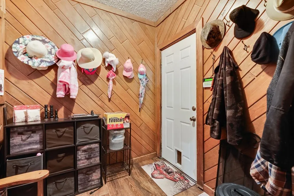 Single Family Residence For Sale in Dallas County , 12704 Garden Grove Drive, Dallas, Texas 75253, 4 Bedroom, 2 Bathroom, 6 Garage spaces, 2,242 Sqft, built in 1962, mls#21300037, Real Estate Agent in Dallas, Homes For Sale in Dallas county, Homes For Sale in Dallas, Realtor in Dallas Texas, Real Estate Brokerage Independent Realty Texas, Luminita Cordes Realtor