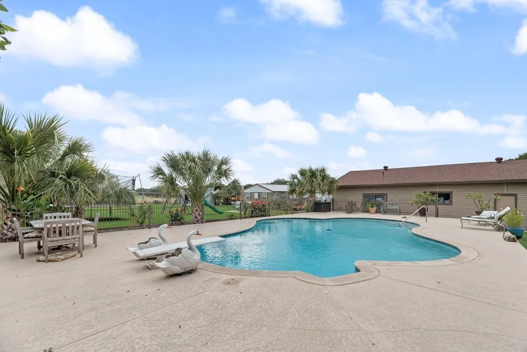 Single Family Residence For Sale in Dallas County , 12704 Garden Grove Drive, Dallas, Texas 75253, 4 Bedroom, 2 Bathroom, 6 Garage spaces, 2,242 Sqft, built in 1962, mls#21300037, Real Estate Agent in Dallas, Homes For Sale in Dallas county, Homes For Sale in Dallas, Realtor in Dallas Texas, Real Estate Brokerage Independent Realty Texas, Luminita Cordes Realtor