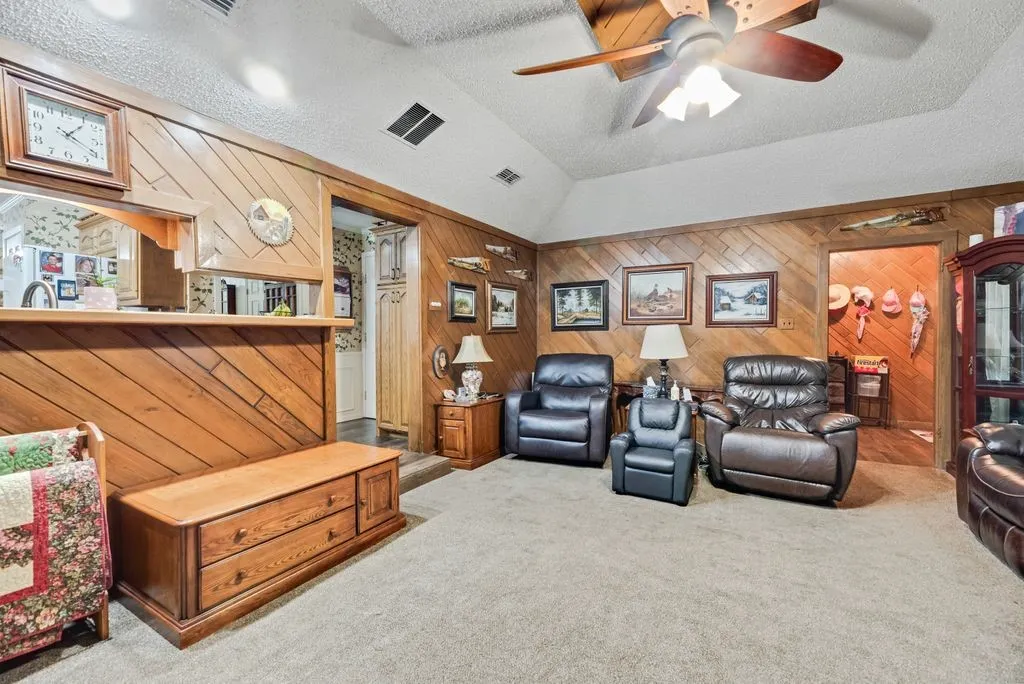 Single Family Residence For Sale in Dallas County , 12704 Garden Grove Drive, Dallas, Texas 75253, 4 Bedroom, 2 Bathroom, 6 Garage spaces, 2,242 Sqft, built in 1962, mls#21300037, Real Estate Agent in Dallas, Homes For Sale in Dallas county, Homes For Sale in Dallas, Realtor in Dallas Texas, Real Estate Brokerage Independent Realty Texas, Luminita Cordes Realtor