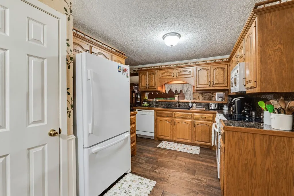 Single Family Residence For Sale in Dallas County , 12704 Garden Grove Drive, Dallas, Texas 75253, 4 Bedroom, 2 Bathroom, 6 Garage spaces, 2,242 Sqft, built in 1962, mls#21300037, Real Estate Agent in Dallas, Homes For Sale in Dallas county, Homes For Sale in Dallas, Realtor in Dallas Texas, Real Estate Brokerage Independent Realty Texas, Luminita Cordes Realtor