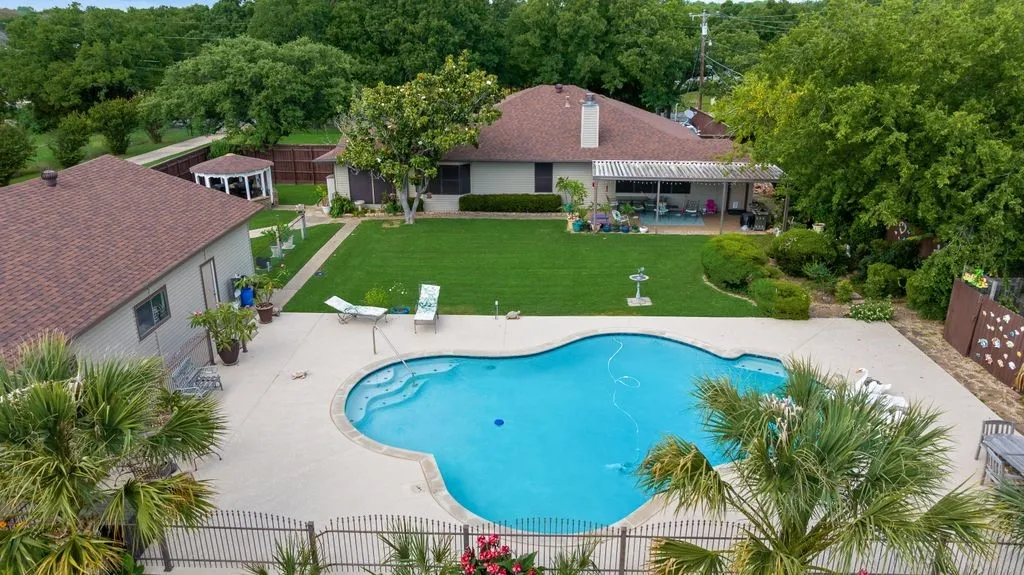 Single Family Residence For Sale in Dallas County , 12704 Garden Grove Drive, Dallas, Texas 75253, 4 Bedroom, 2 Bathroom, 6 Garage spaces, 2,242 Sqft, built in 1962, mls#21300037, Real Estate Agent in Dallas, Homes For Sale in Dallas county, Homes For Sale in Dallas, Realtor in Dallas Texas, Real Estate Brokerage Independent Realty Texas, Luminita Cordes Realtor