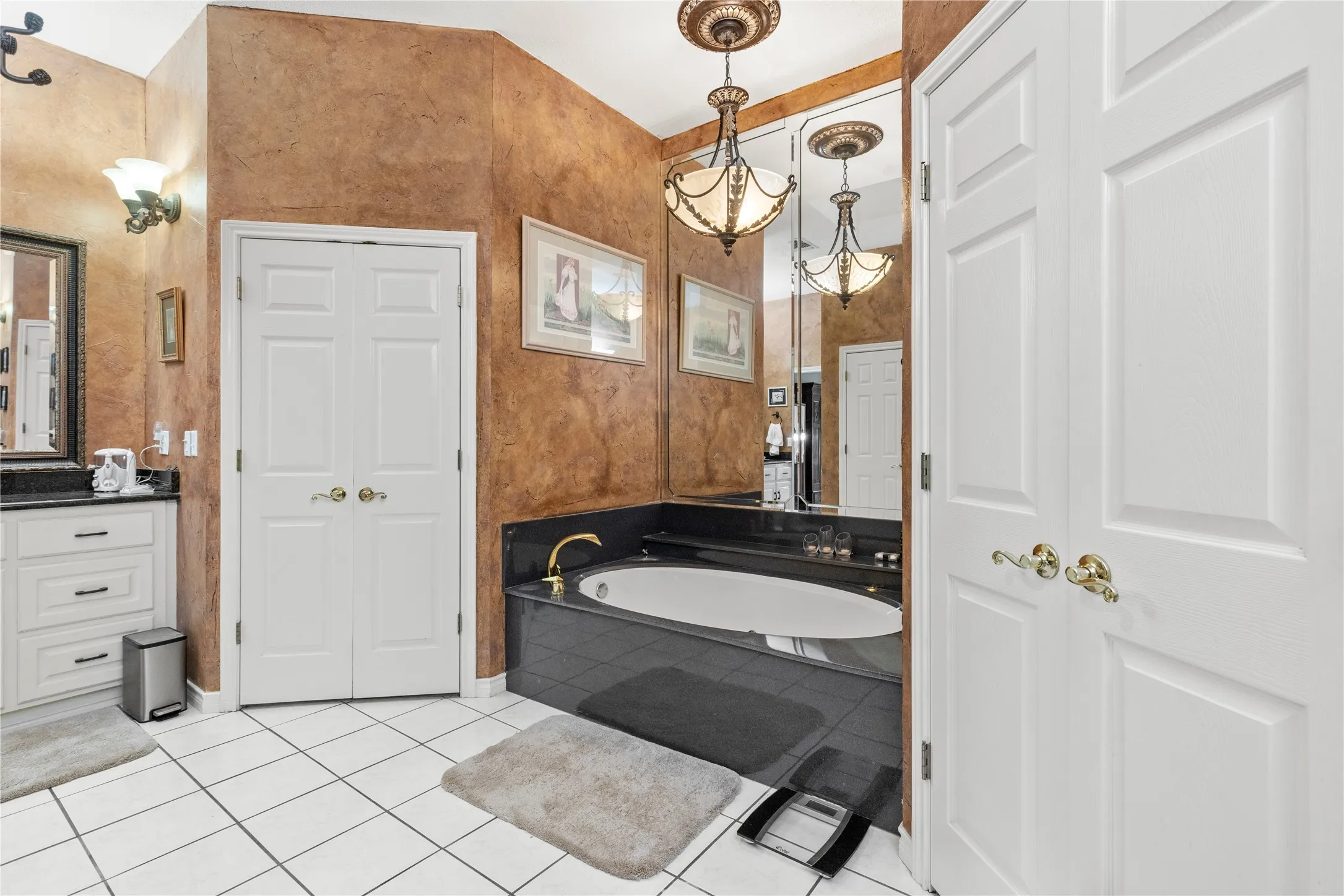 Single Family Residence For Sale in Delta County , 3120 Texas Highway 24 N, Cooper, Texas 75432, 6 Bedroom, 7 Bathroom, 3 Garage spaces, 6,457 Sqft, built in 1995, mls#21299502, Real Estate Agent in Cooper, Homes For Sale in Delta county, Homes For Sale in Cooper, Realtor in Cooper Texas, Real Estate Brokerage Independent Realty Texas, Luminita Cordes Realtor
