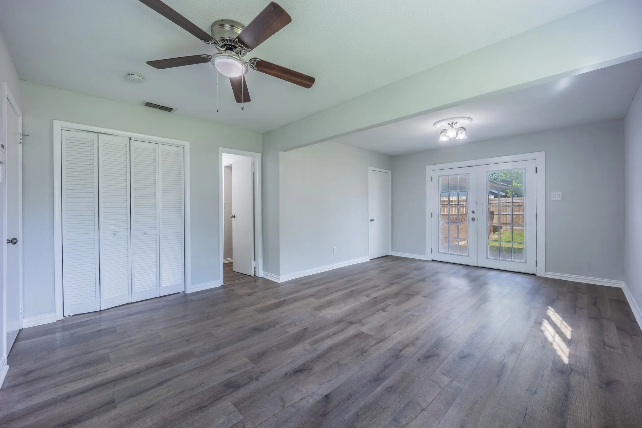 Single Family Residence For Sale in Dallas County , 2652 Bluebird Lane, Mesquite, Texas 75149, 4 Bedroom, 2 Bathroom, Garage spaces, 1,680 Sqft, built in 1969, mls#21299850, Real Estate Agent in Mesquite, Homes For Sale in Dallas county, Homes For Sale in Mesquite, Realtor in Mesquite Texas, Real Estate Brokerage Independent Realty Texas, Luminita Cordes Realtor