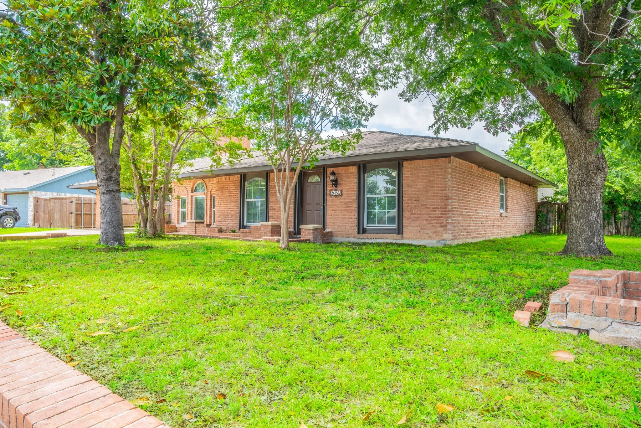 Single Family Residence For Sale in Dallas County , 2652 Bluebird Lane, Mesquite, Texas 75149, 4 Bedroom, 2 Bathroom, Garage spaces, 1,680 Sqft, built in 1969, mls#21299850, Real Estate Agent in Mesquite, Homes For Sale in Dallas county, Homes For Sale in Mesquite, Realtor in Mesquite Texas, Real Estate Brokerage Independent Realty Texas, Luminita Cordes Realtor