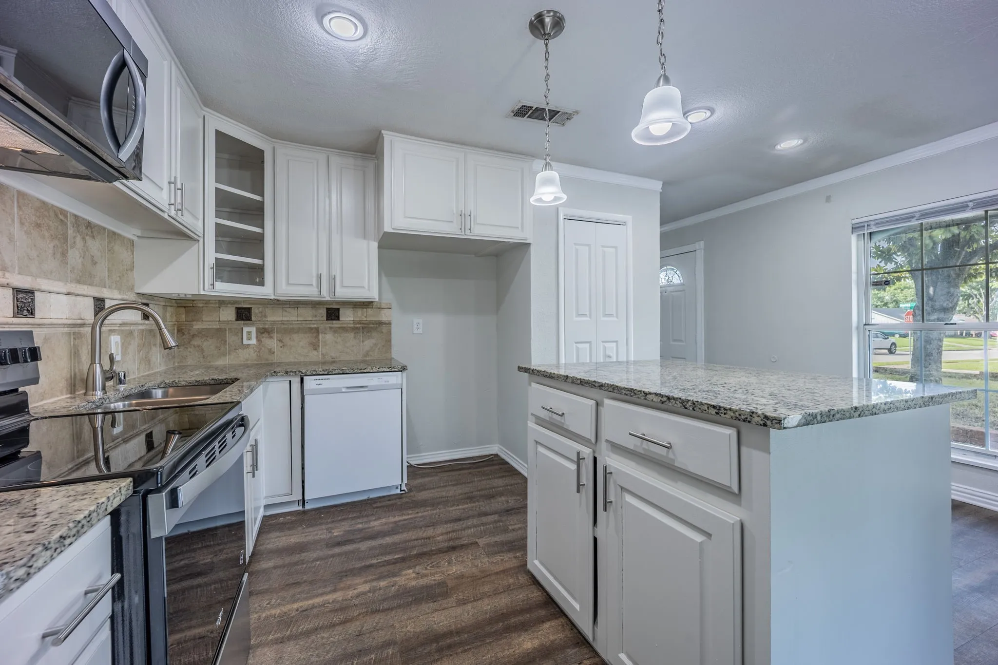 Single Family Residence For Sale in Dallas County , 2652 Bluebird Lane, Mesquite, Texas 75149, 4 Bedroom, 2 Bathroom, Garage spaces, 1,680 Sqft, built in 1969, mls#21299850, Real Estate Agent in Mesquite, Homes For Sale in Dallas county, Homes For Sale in Mesquite, Realtor in Mesquite Texas, Real Estate Brokerage Independent Realty Texas, Luminita Cordes Realtor
