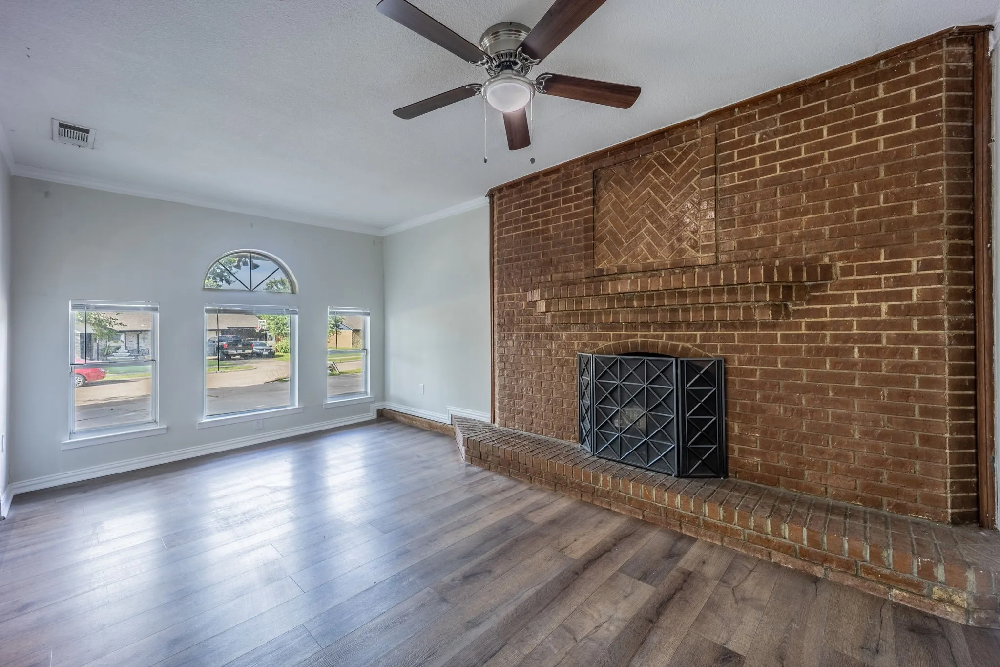 Single Family Residence For Sale in Dallas County , 2652 Bluebird Lane, Mesquite, Texas 75149, 4 Bedroom, 2 Bathroom, Garage spaces, 1,680 Sqft, built in 1969, mls#21299850, Real Estate Agent in Mesquite, Homes For Sale in Dallas county, Homes For Sale in Mesquite, Realtor in Mesquite Texas, Real Estate Brokerage Independent Realty Texas, Luminita Cordes Realtor