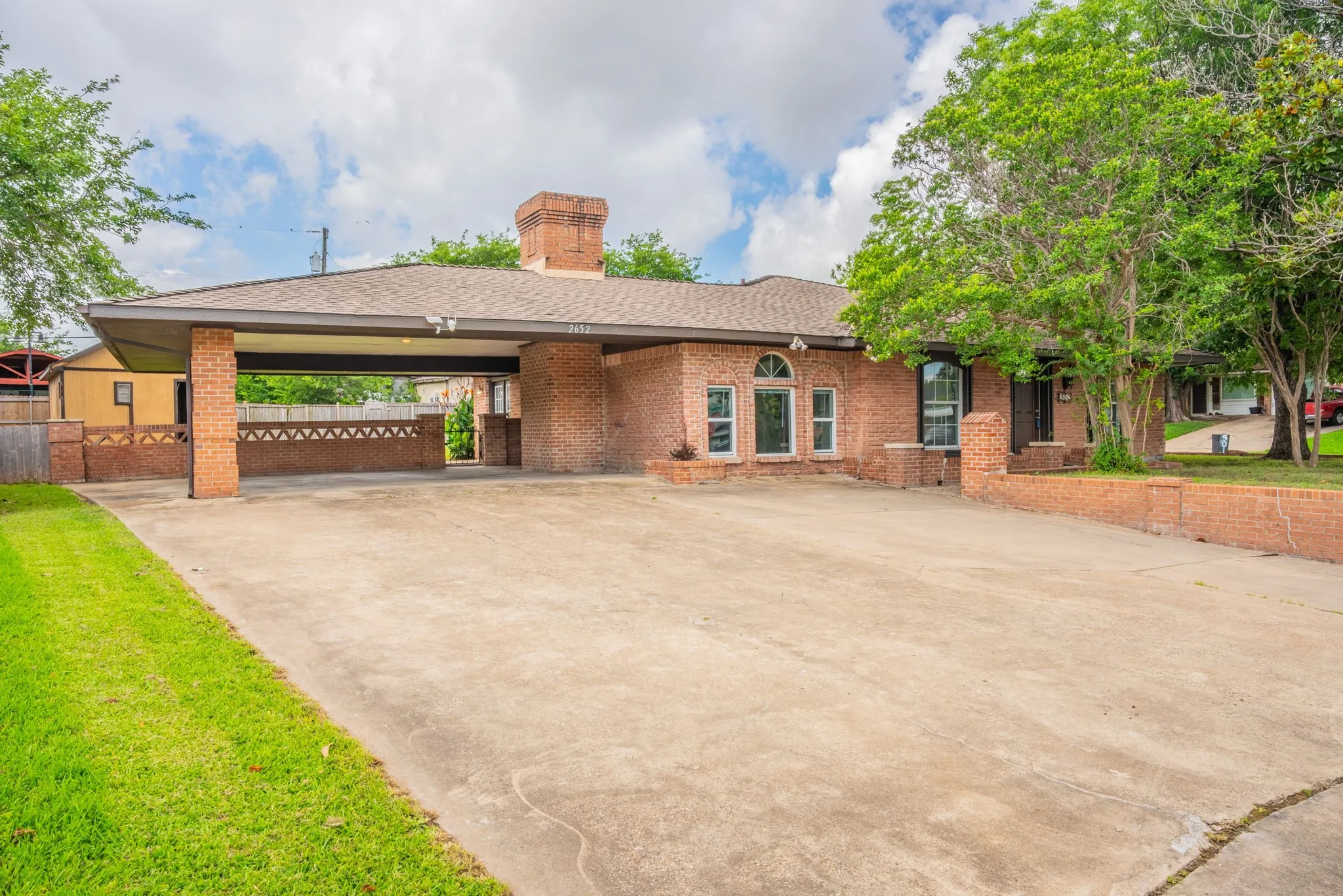 Single Family Residence For Sale in Dallas County , 2652 Bluebird Lane, Mesquite, Texas 75149, 4 Bedroom, 2 Bathroom, Garage spaces, 1,680 Sqft, built in 1969, mls#21299850, Real Estate Agent in Mesquite, Homes For Sale in Dallas county, Homes For Sale in Mesquite, Realtor in Mesquite Texas, Real Estate Brokerage Independent Realty Texas, Luminita Cordes Realtor