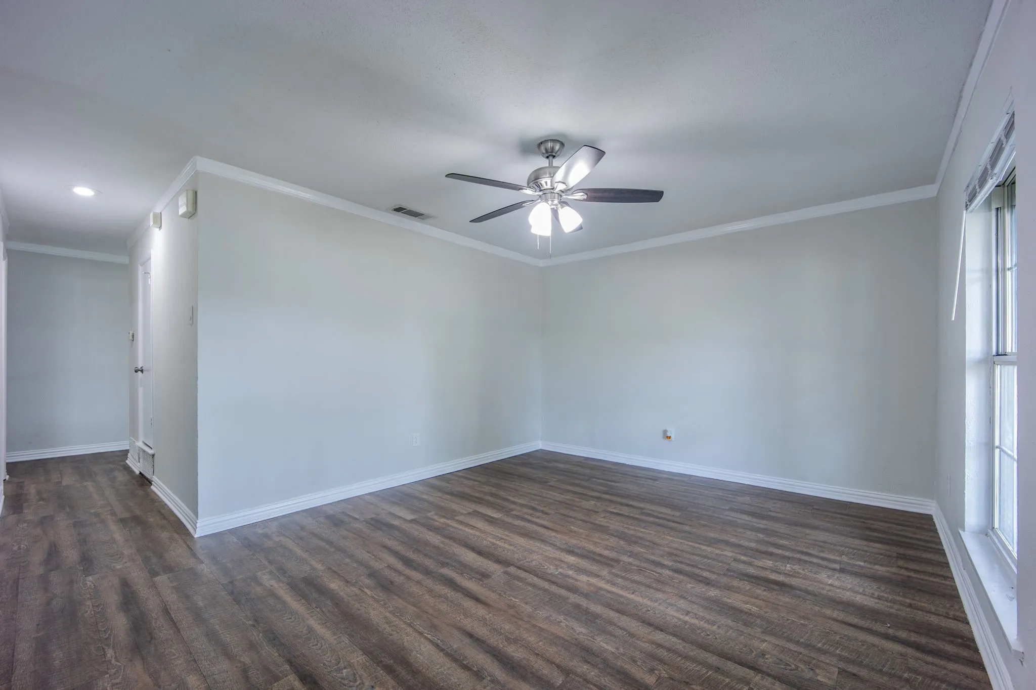 Single Family Residence For Sale in Dallas County , 2652 Bluebird Lane, Mesquite, Texas 75149, 4 Bedroom, 2 Bathroom, Garage spaces, 1,680 Sqft, built in 1969, mls#21299850, Real Estate Agent in Mesquite, Homes For Sale in Dallas county, Homes For Sale in Mesquite, Realtor in Mesquite Texas, Real Estate Brokerage Independent Realty Texas, Luminita Cordes Realtor