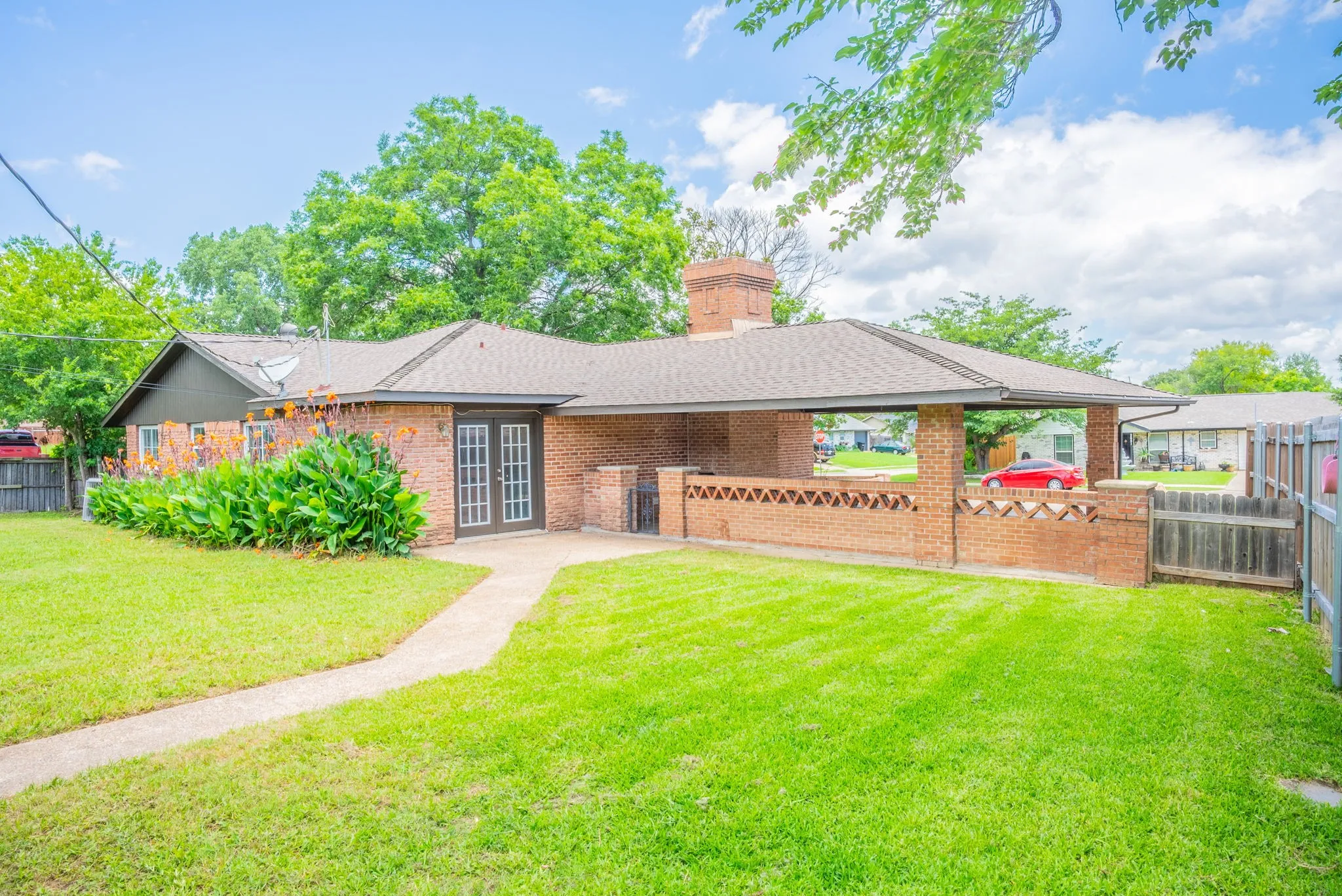 Single Family Residence For Sale in Dallas County , 2652 Bluebird Lane, Mesquite, Texas 75149, 4 Bedroom, 2 Bathroom, Garage spaces, 1,680 Sqft, built in 1969, mls#21299850, Real Estate Agent in Mesquite, Homes For Sale in Dallas county, Homes For Sale in Mesquite, Realtor in Mesquite Texas, Real Estate Brokerage Independent Realty Texas, Luminita Cordes Realtor