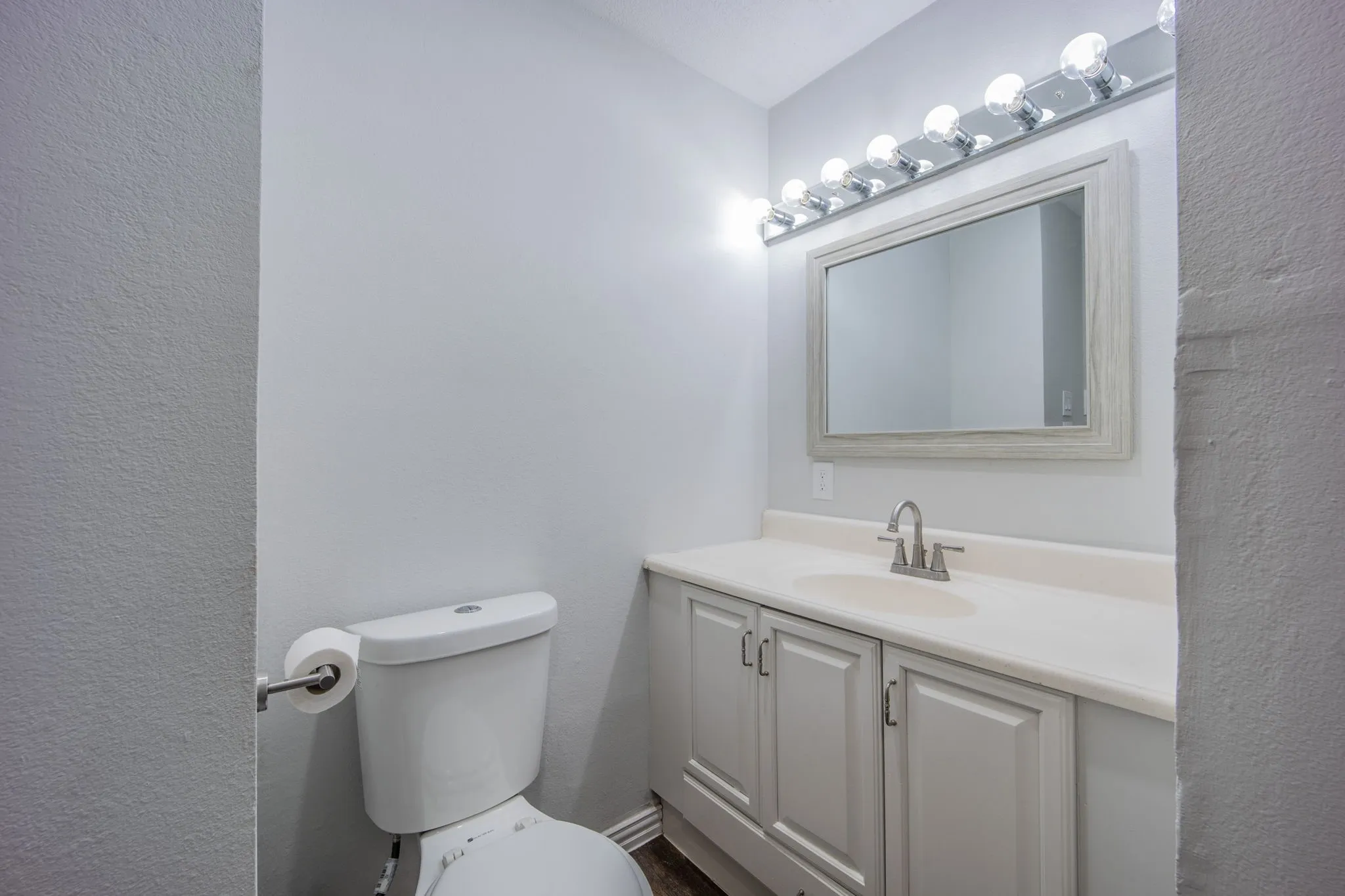 Single Family Residence For Sale in Dallas County , 2652 Bluebird Lane, Mesquite, Texas 75149, 4 Bedroom, 2 Bathroom, Garage spaces, 1,680 Sqft, built in 1969, mls#21299850, Real Estate Agent in Mesquite, Homes For Sale in Dallas county, Homes For Sale in Mesquite, Realtor in Mesquite Texas, Real Estate Brokerage Independent Realty Texas, Luminita Cordes Realtor
