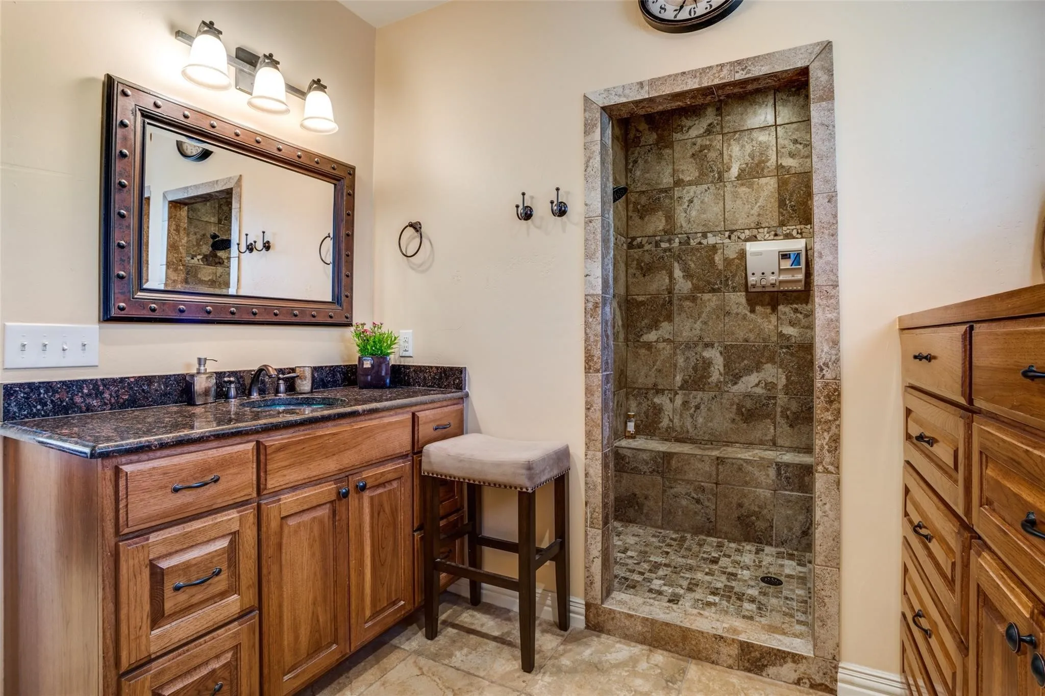 Single Family Residence For Sale in Hunt County , 10040 Brinwood Drive, Wills Point, Texas 75169, 3 Bedroom, 3 Bathroom, Garage spaces, 1,681 Sqft, built in 2014, mls#21290321, Real Estate Agent in Wills Point, Homes For Sale in Hunt county, Homes For Sale in Wills Point, Realtor in Wills Point Texas, Real Estate Brokerage Independent Realty Texas, Luminita Cordes Realtor