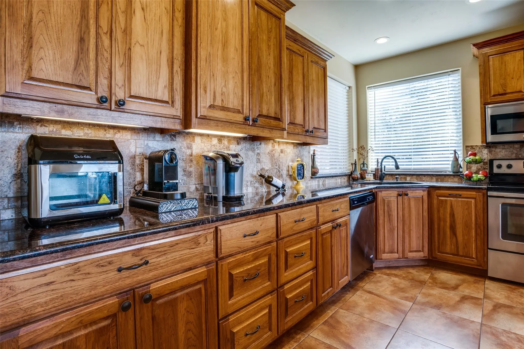 Single Family Residence For Sale in Hunt County , 10040 Brinwood Drive, Wills Point, Texas 75169, 3 Bedroom, 3 Bathroom, Garage spaces, 1,681 Sqft, built in 2014, mls#21290321, Real Estate Agent in Wills Point, Homes For Sale in Hunt county, Homes For Sale in Wills Point, Realtor in Wills Point Texas, Real Estate Brokerage Independent Realty Texas, Luminita Cordes Realtor