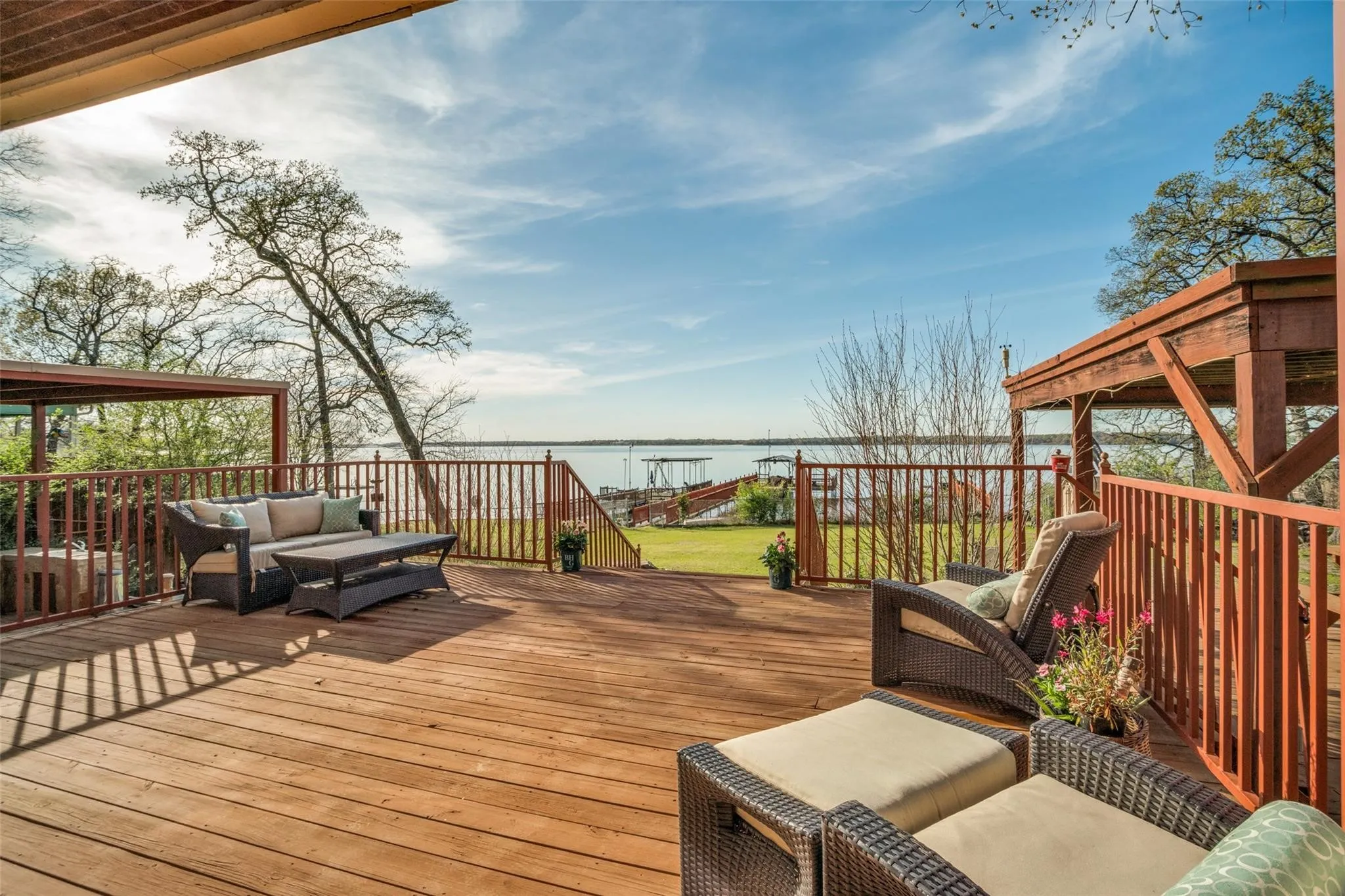 Single Family Residence For Sale in Hunt County , 10040 Brinwood Drive, Wills Point, Texas 75169, 3 Bedroom, 3 Bathroom, Garage spaces, 1,681 Sqft, built in 2014, mls#21290321, Real Estate Agent in Wills Point, Homes For Sale in Hunt county, Homes For Sale in Wills Point, Realtor in Wills Point Texas, Real Estate Brokerage Independent Realty Texas, Luminita Cordes Realtor