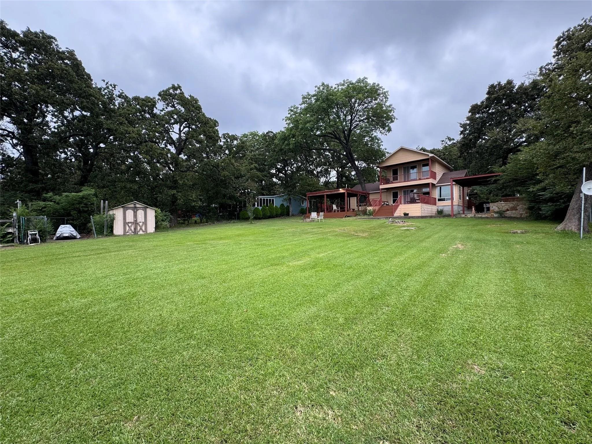 Single Family Residence For Sale in Hunt County , 10040 Brinwood Drive, Wills Point, Texas 75169, 3 Bedroom, 3 Bathroom, Garage spaces, 1,681 Sqft, built in 2014, mls#21290321, Real Estate Agent in Wills Point, Homes For Sale in Hunt county, Homes For Sale in Wills Point, Realtor in Wills Point Texas, Real Estate Brokerage Independent Realty Texas, Luminita Cordes Realtor