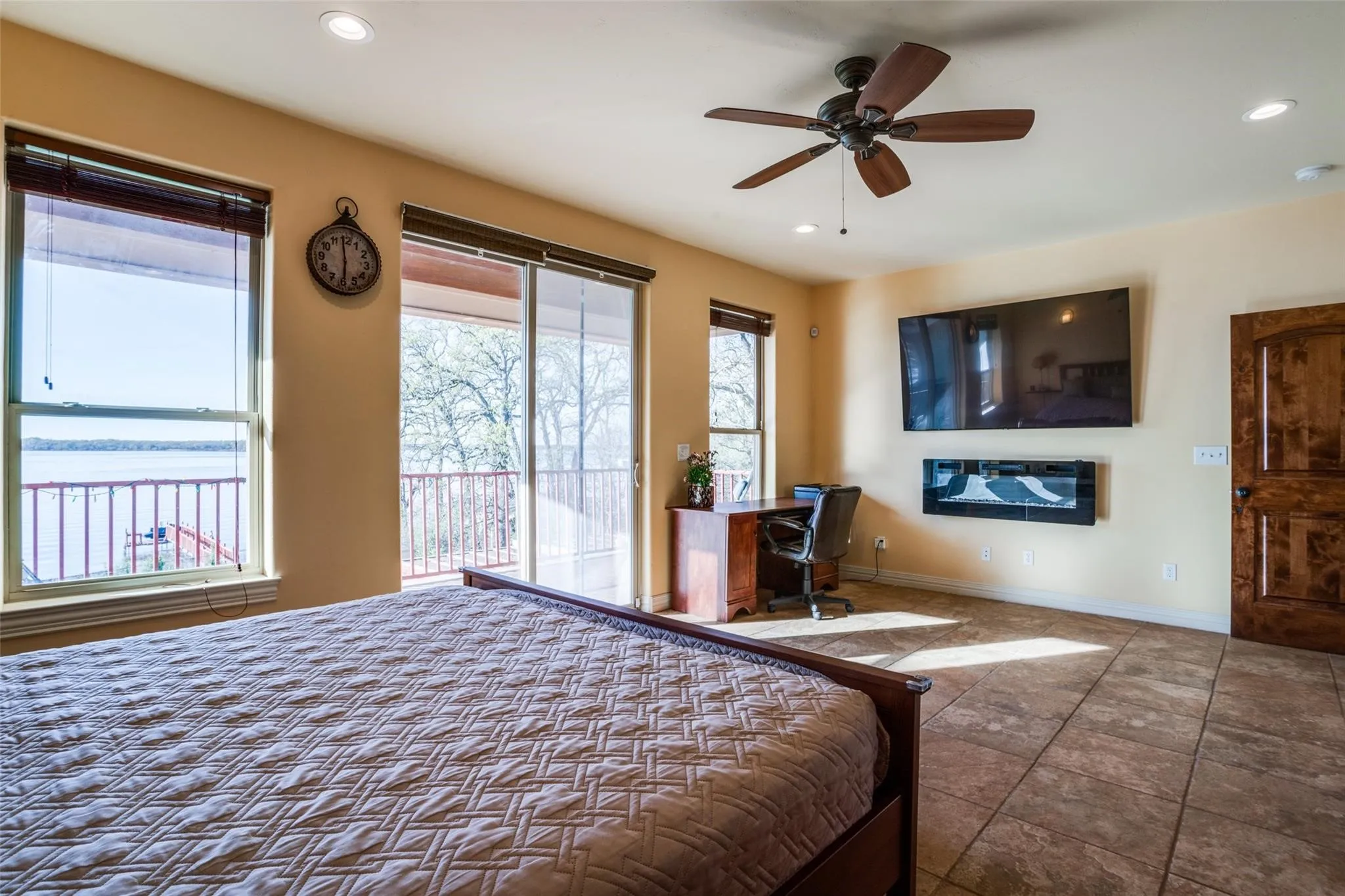 Single Family Residence For Sale in Hunt County , 10040 Brinwood Drive, Wills Point, Texas 75169, 3 Bedroom, 3 Bathroom, Garage spaces, 1,681 Sqft, built in 2014, mls#21290321, Real Estate Agent in Wills Point, Homes For Sale in Hunt county, Homes For Sale in Wills Point, Realtor in Wills Point Texas, Real Estate Brokerage Independent Realty Texas, Luminita Cordes Realtor