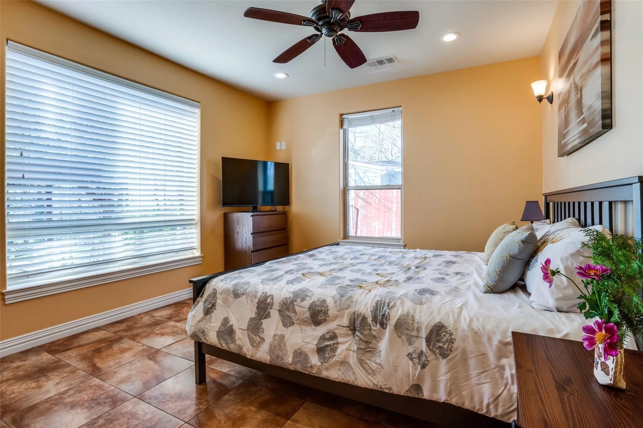 Single Family Residence For Sale in Hunt County , 10040 Brinwood Drive, Wills Point, Texas 75169, 3 Bedroom, 3 Bathroom, Garage spaces, 1,681 Sqft, built in 2014, mls#21290321, Real Estate Agent in Wills Point, Homes For Sale in Hunt county, Homes For Sale in Wills Point, Realtor in Wills Point Texas, Real Estate Brokerage Independent Realty Texas, Luminita Cordes Realtor