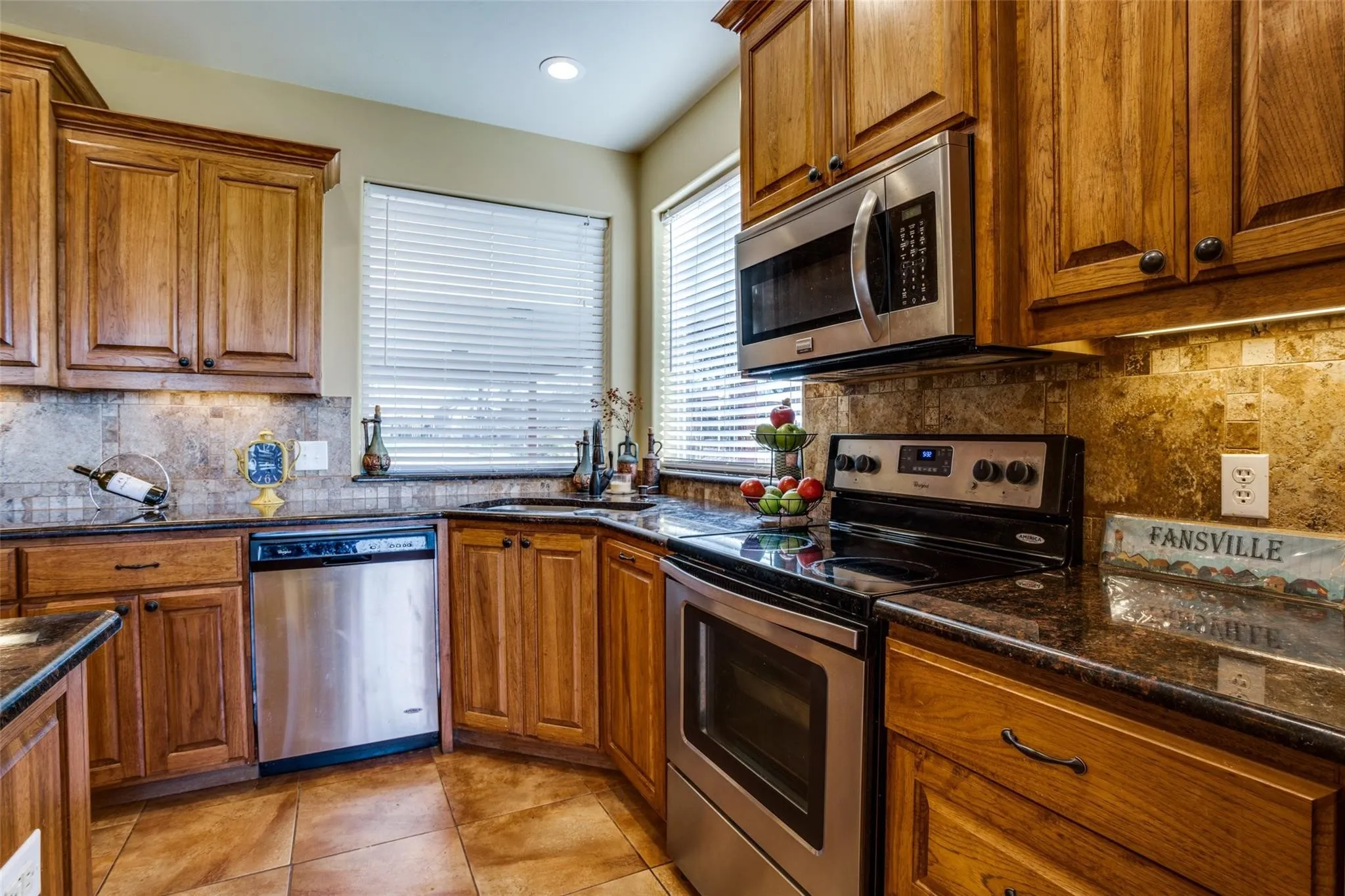 Single Family Residence For Sale in Hunt County , 10040 Brinwood Drive, Wills Point, Texas 75169, 3 Bedroom, 3 Bathroom, Garage spaces, 1,681 Sqft, built in 2014, mls#21290321, Real Estate Agent in Wills Point, Homes For Sale in Hunt county, Homes For Sale in Wills Point, Realtor in Wills Point Texas, Real Estate Brokerage Independent Realty Texas, Luminita Cordes Realtor