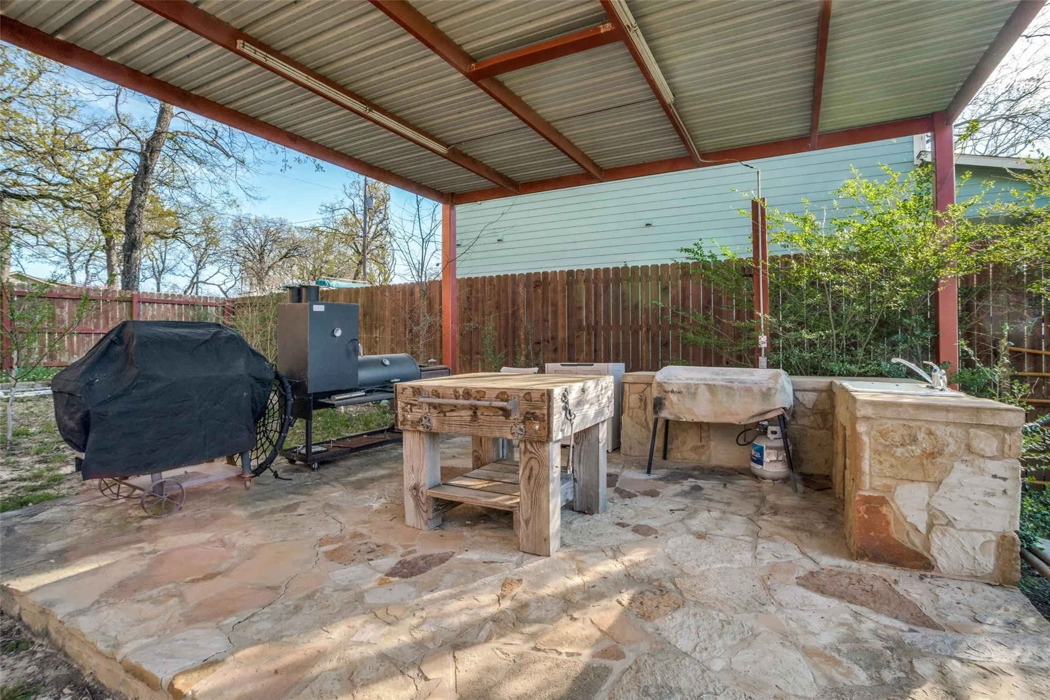 Single Family Residence For Sale in Hunt County , 10040 Brinwood Drive, Wills Point, Texas 75169, 3 Bedroom, 3 Bathroom, Garage spaces, 1,681 Sqft, built in 2014, mls#21290321, Real Estate Agent in Wills Point, Homes For Sale in Hunt county, Homes For Sale in Wills Point, Realtor in Wills Point Texas, Real Estate Brokerage Independent Realty Texas, Luminita Cordes Realtor