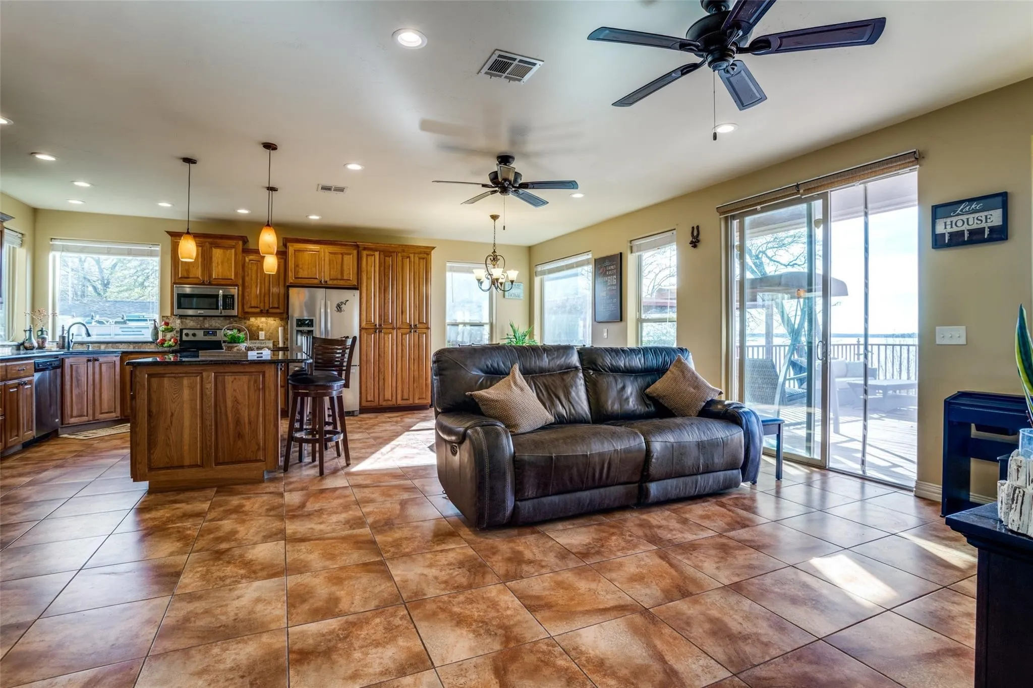 Single Family Residence For Sale in Hunt County , 10040 Brinwood Drive, Wills Point, Texas 75169, 3 Bedroom, 3 Bathroom, Garage spaces, 1,681 Sqft, built in 2014, mls#21290321, Real Estate Agent in Wills Point, Homes For Sale in Hunt county, Homes For Sale in Wills Point, Realtor in Wills Point Texas, Real Estate Brokerage Independent Realty Texas, Luminita Cordes Realtor