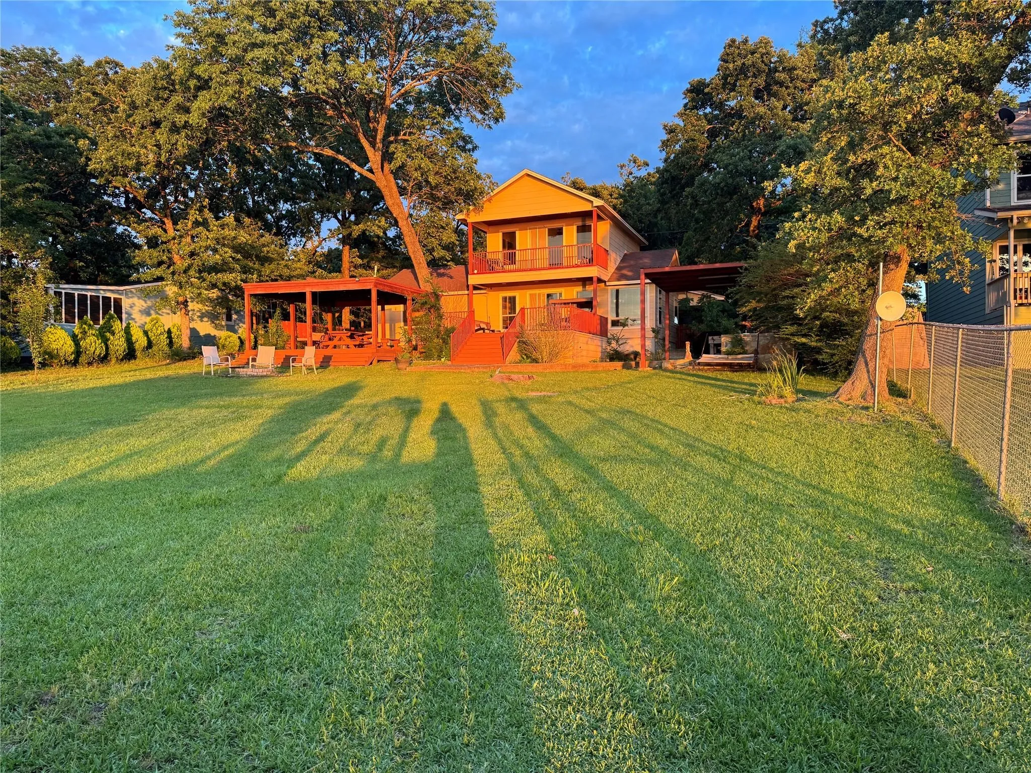 Single Family Residence For Sale in Hunt County , 10040 Brinwood Drive, Wills Point, Texas 75169, 3 Bedroom, 3 Bathroom, Garage spaces, 1,681 Sqft, built in 2014, mls#21290321, Real Estate Agent in Wills Point, Homes For Sale in Hunt county, Homes For Sale in Wills Point, Realtor in Wills Point Texas, Real Estate Brokerage Independent Realty Texas, Luminita Cordes Realtor