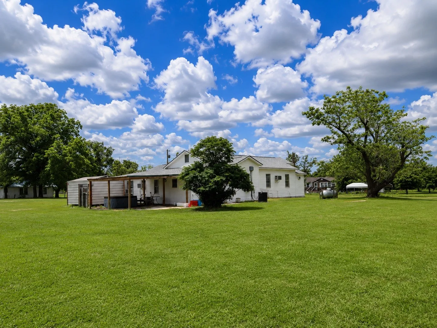 Single Family Residence For Sale in Leon County , 1112 Spruiell Street, Jewett, Texas 75846, 1 Bedroom, 3 Bathroom, Garage spaces, 2,288 Sqft, built in 1979, mls#21300052, Real Estate Agent in Jewett, Homes For Sale in Leon county, Homes For Sale in Jewett, Realtor in Jewett Texas, Real Estate Brokerage Independent Realty Texas, Luminita Cordes Realtor