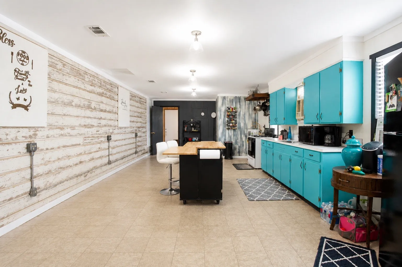 Single Family Residence For Sale in Leon County , 1112 Spruiell Street, Jewett, Texas 75846, 1 Bedroom, 3 Bathroom, Garage spaces, 2,288 Sqft, built in 1979, mls#21300052, Real Estate Agent in Jewett, Homes For Sale in Leon county, Homes For Sale in Jewett, Realtor in Jewett Texas, Real Estate Brokerage Independent Realty Texas, Luminita Cordes Realtor