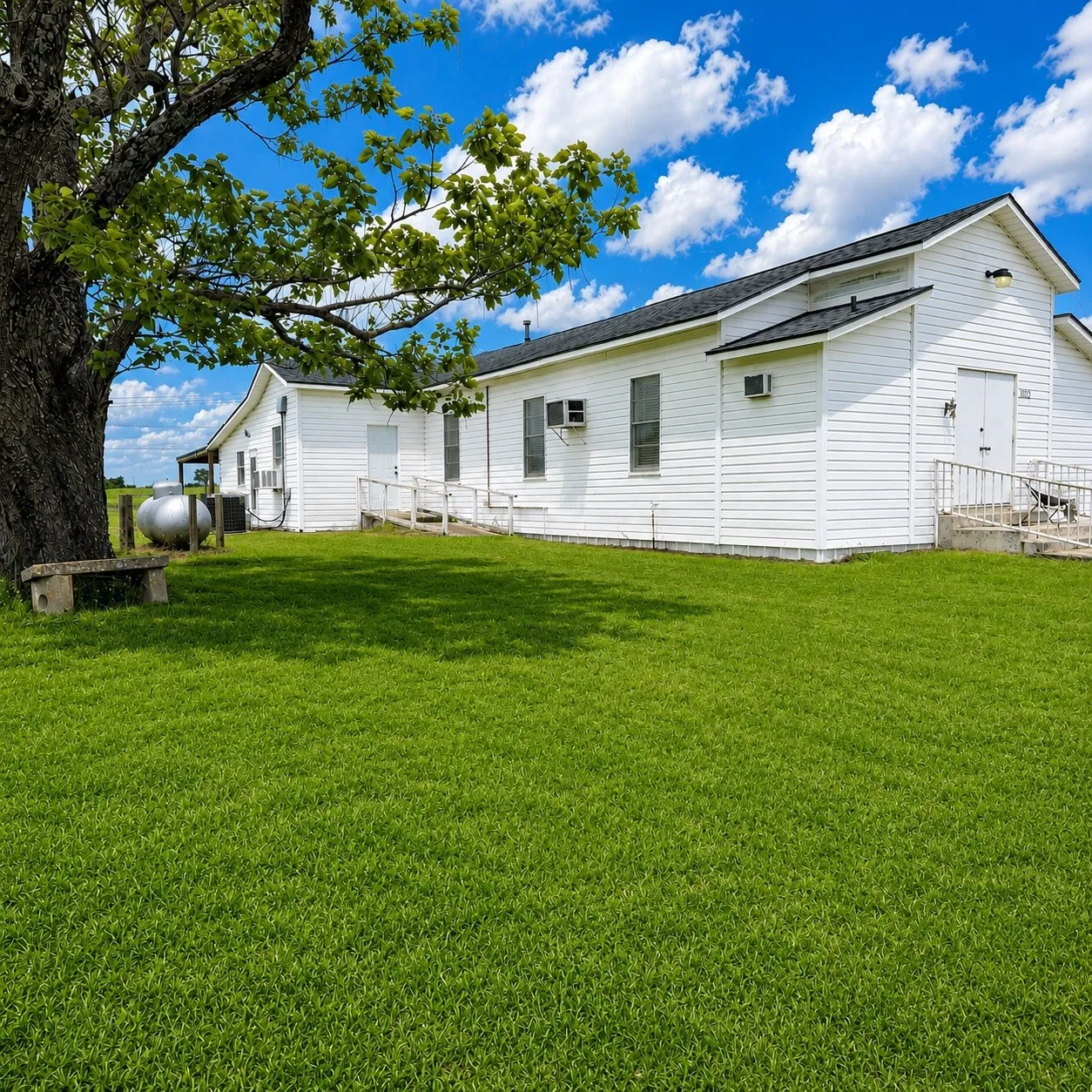 Single Family Residence For Sale in Leon County , 1112 Spruiell Street, Jewett, Texas 75846, 1 Bedroom, 3 Bathroom, Garage spaces, 2,288 Sqft, built in 1979, mls#21300052, Real Estate Agent in Jewett, Homes For Sale in Leon county, Homes For Sale in Jewett, Realtor in Jewett Texas, Real Estate Brokerage Independent Realty Texas, Luminita Cordes Realtor