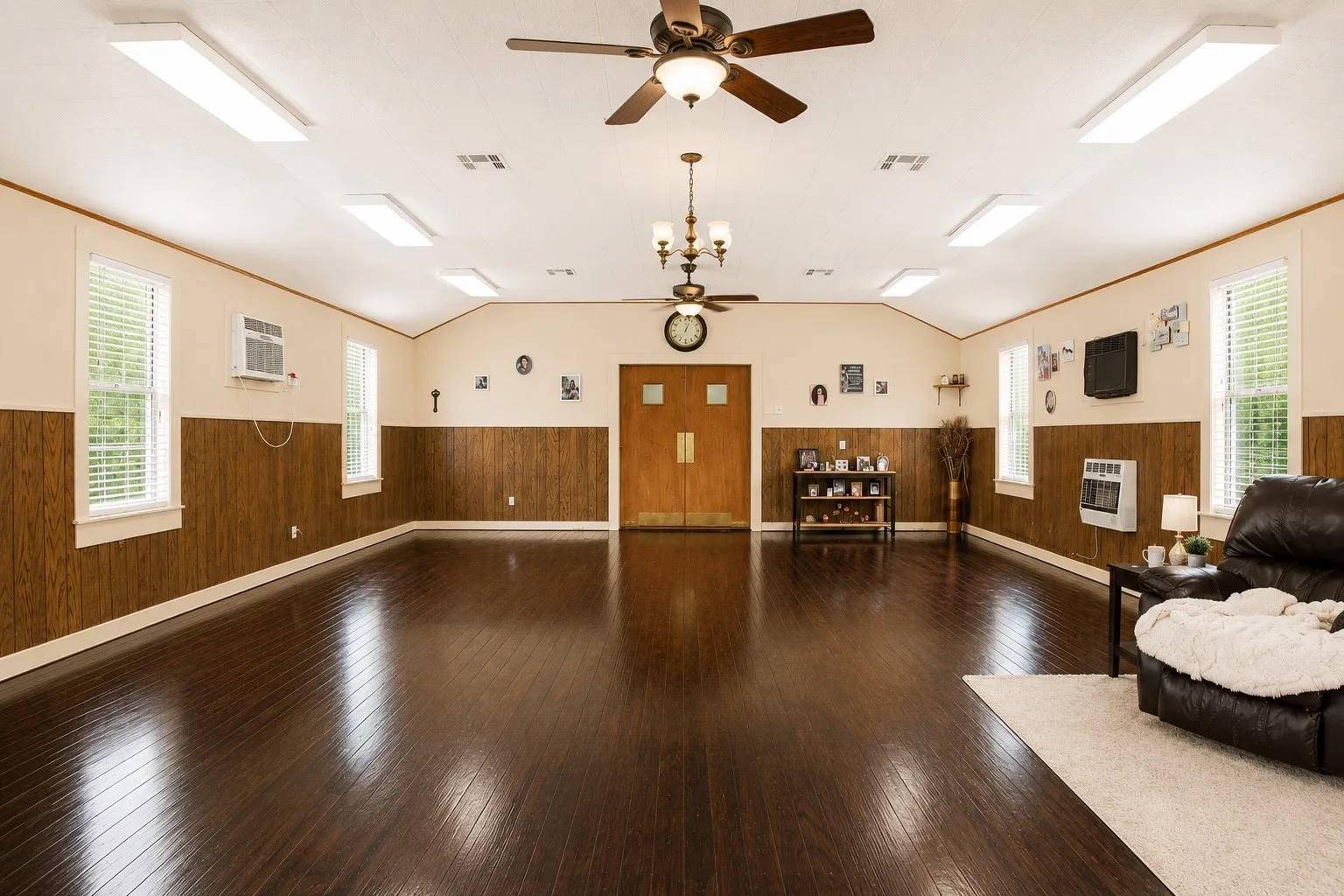 Single Family Residence For Sale in Leon County , 1112 Spruiell Street, Jewett, Texas 75846, 1 Bedroom, 3 Bathroom, Garage spaces, 2,288 Sqft, built in 1979, mls#21300052, Real Estate Agent in Jewett, Homes For Sale in Leon county, Homes For Sale in Jewett, Realtor in Jewett Texas, Real Estate Brokerage Independent Realty Texas, Luminita Cordes Realtor