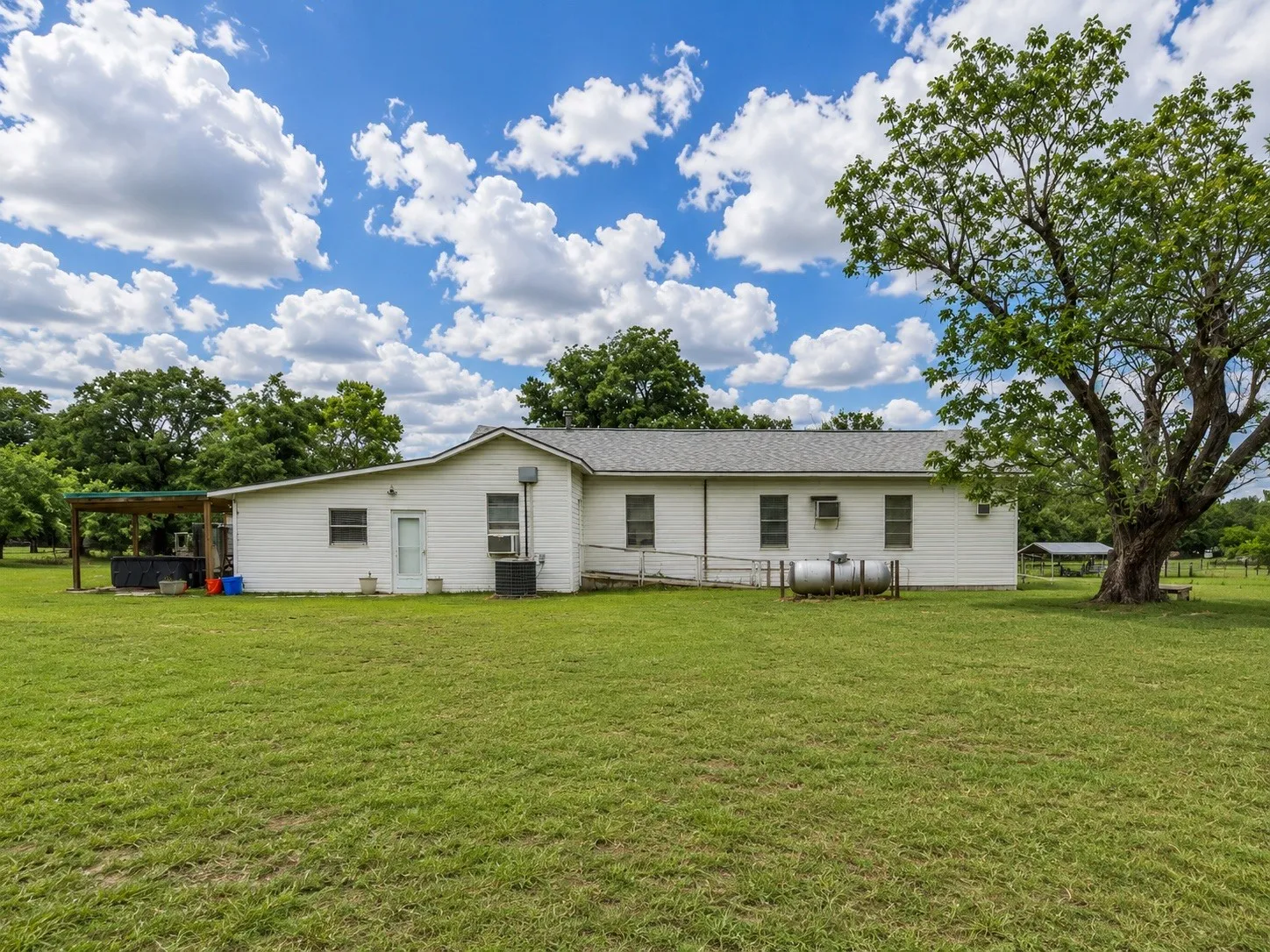 Single Family Residence For Sale in Leon County , 1112 Spruiell Street, Jewett, Texas 75846, 1 Bedroom, 3 Bathroom, Garage spaces, 2,288 Sqft, built in 1979, mls#21300052, Real Estate Agent in Jewett, Homes For Sale in Leon county, Homes For Sale in Jewett, Realtor in Jewett Texas, Real Estate Brokerage Independent Realty Texas, Luminita Cordes Realtor