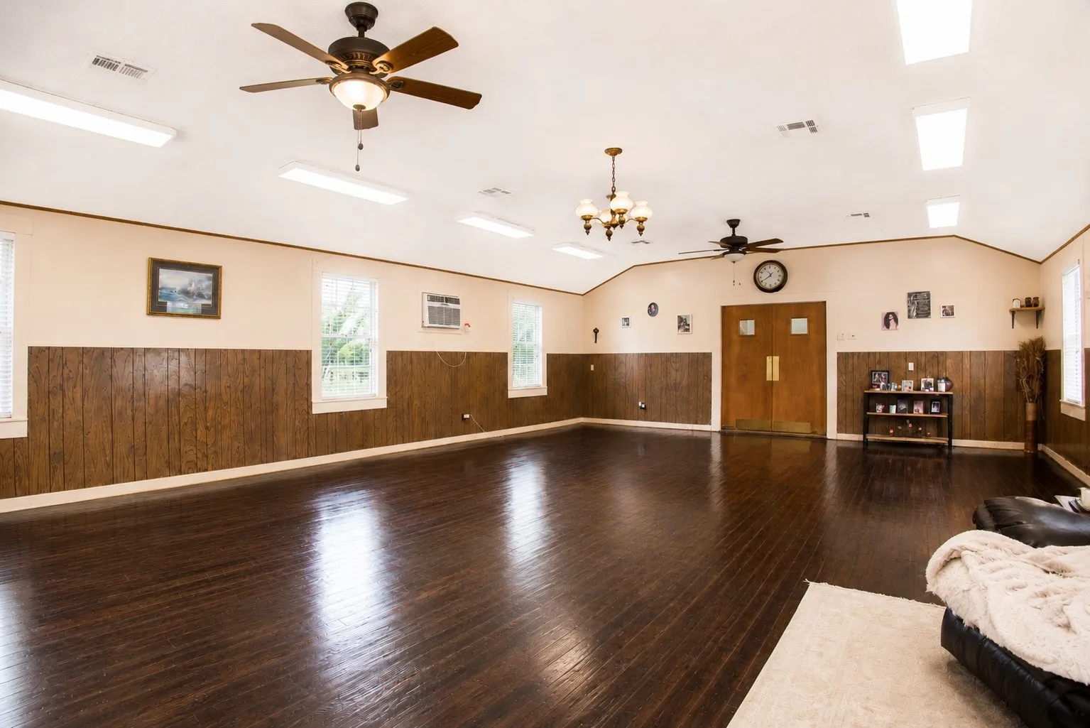 Single Family Residence For Sale in Leon County , 1112 Spruiell Street, Jewett, Texas 75846, 1 Bedroom, 3 Bathroom, Garage spaces, 2,288 Sqft, built in 1979, mls#21300052, Real Estate Agent in Jewett, Homes For Sale in Leon county, Homes For Sale in Jewett, Realtor in Jewett Texas, Real Estate Brokerage Independent Realty Texas, Luminita Cordes Realtor
