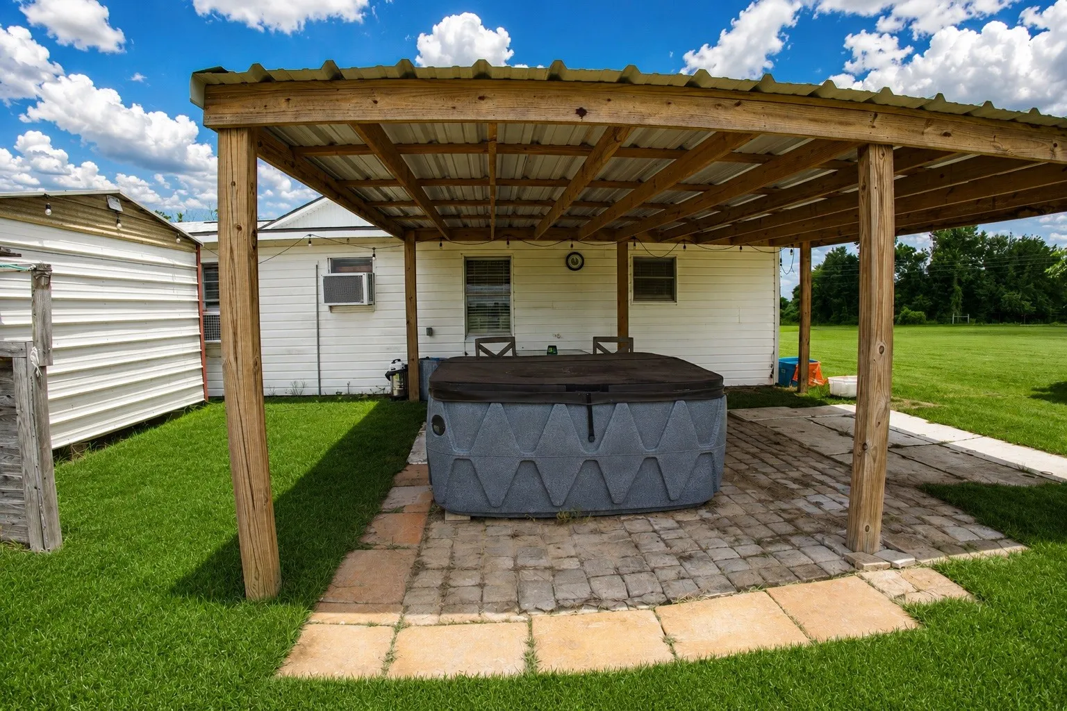 Single Family Residence For Sale in Leon County , 1112 Spruiell Street, Jewett, Texas 75846, 1 Bedroom, 3 Bathroom, Garage spaces, 2,288 Sqft, built in 1979, mls#21300052, Real Estate Agent in Jewett, Homes For Sale in Leon county, Homes For Sale in Jewett, Realtor in Jewett Texas, Real Estate Brokerage Independent Realty Texas, Luminita Cordes Realtor