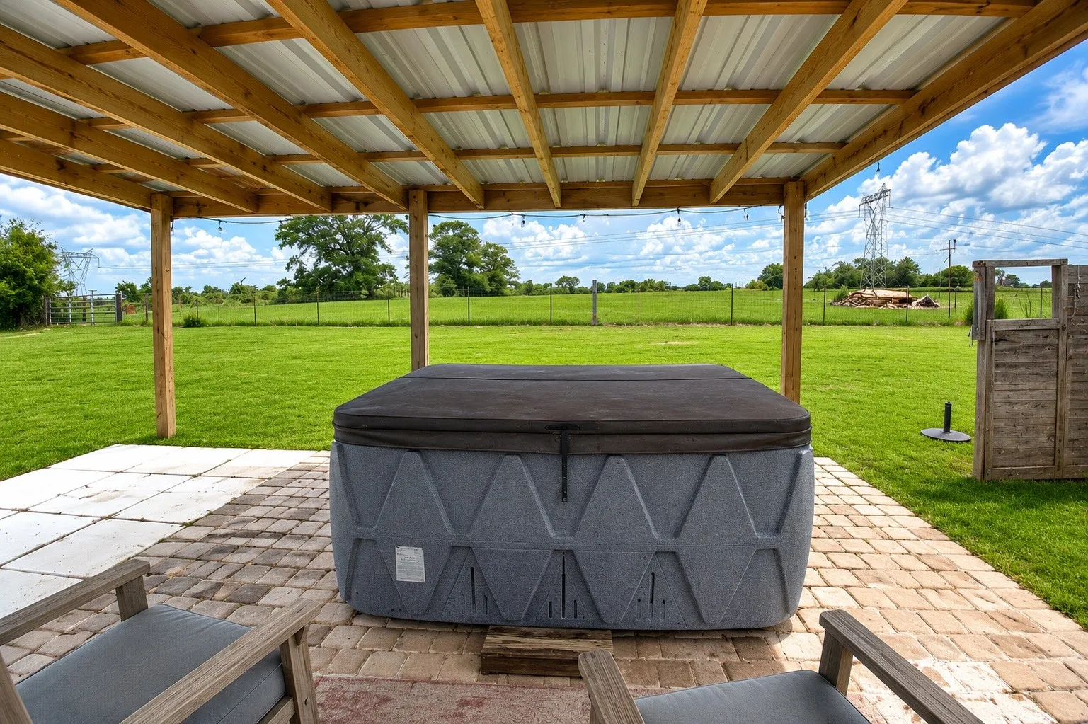 Single Family Residence For Sale in Leon County , 1112 Spruiell Street, Jewett, Texas 75846, 1 Bedroom, 3 Bathroom, Garage spaces, 2,288 Sqft, built in 1979, mls#21300052, Real Estate Agent in Jewett, Homes For Sale in Leon county, Homes For Sale in Jewett, Realtor in Jewett Texas, Real Estate Brokerage Independent Realty Texas, Luminita Cordes Realtor