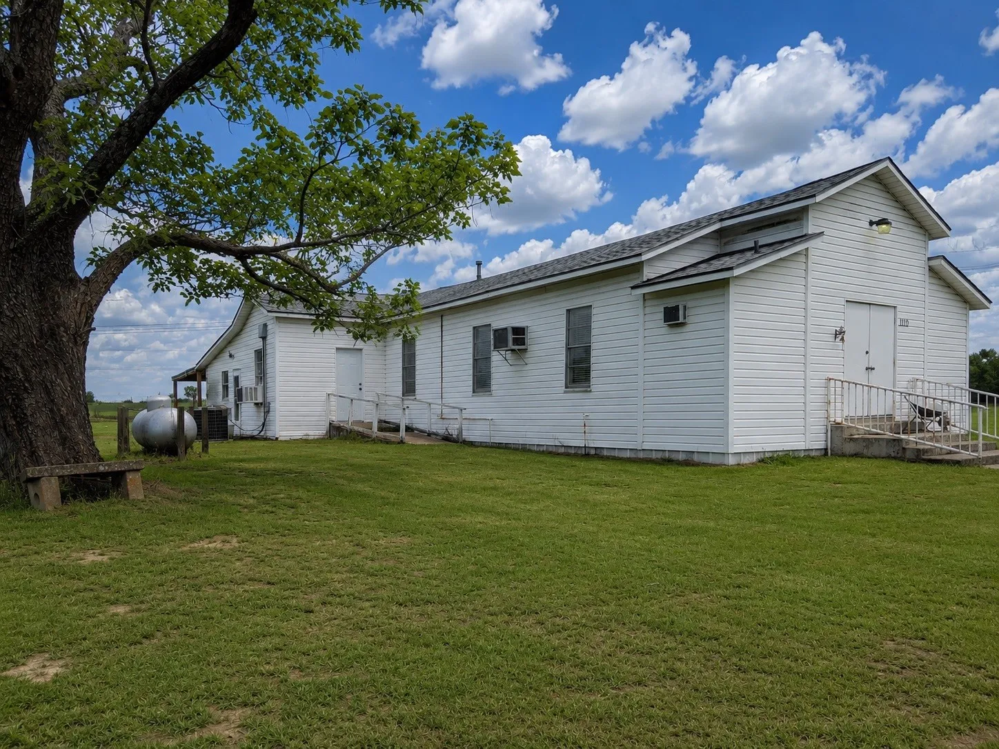 Single Family Residence For Sale in Leon County , 1112 Spruiell Street, Jewett, Texas 75846, 1 Bedroom, 3 Bathroom, Garage spaces, 2,288 Sqft, built in 1979, mls#21300052, Real Estate Agent in Jewett, Homes For Sale in Leon county, Homes For Sale in Jewett, Realtor in Jewett Texas, Real Estate Brokerage Independent Realty Texas, Luminita Cordes Realtor