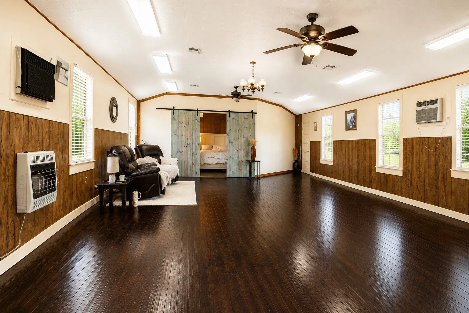 Single Family Residence For Sale in Leon County , 1112 Spruiell Street, Jewett, Texas 75846, 1 Bedroom, 3 Bathroom, Garage spaces, 2,288 Sqft, built in 1979, mls#21300052, Real Estate Agent in Jewett, Homes For Sale in Leon county, Homes For Sale in Jewett, Realtor in Jewett Texas, Real Estate Brokerage Independent Realty Texas, Luminita Cordes Realtor