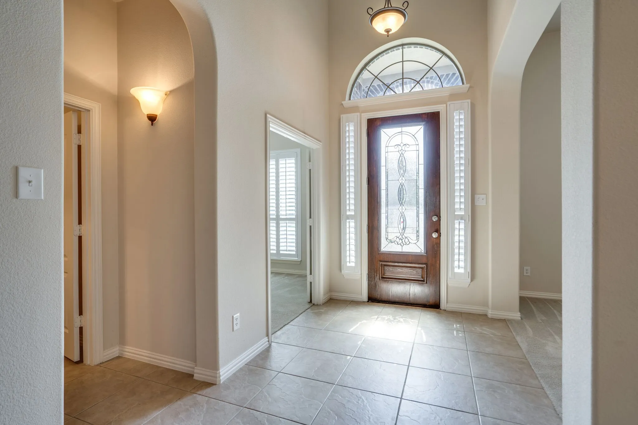 Front entry way with soaring ceilings