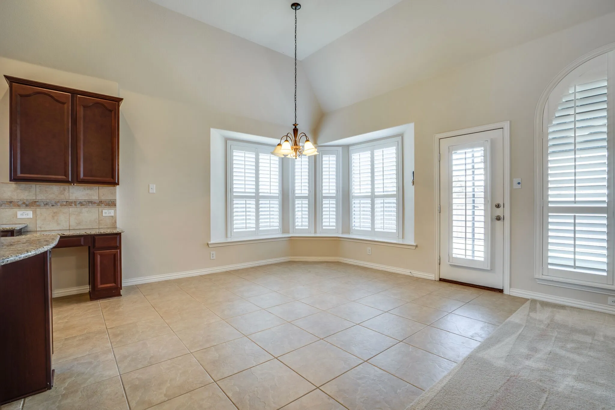 Breakfast nook is HUGE