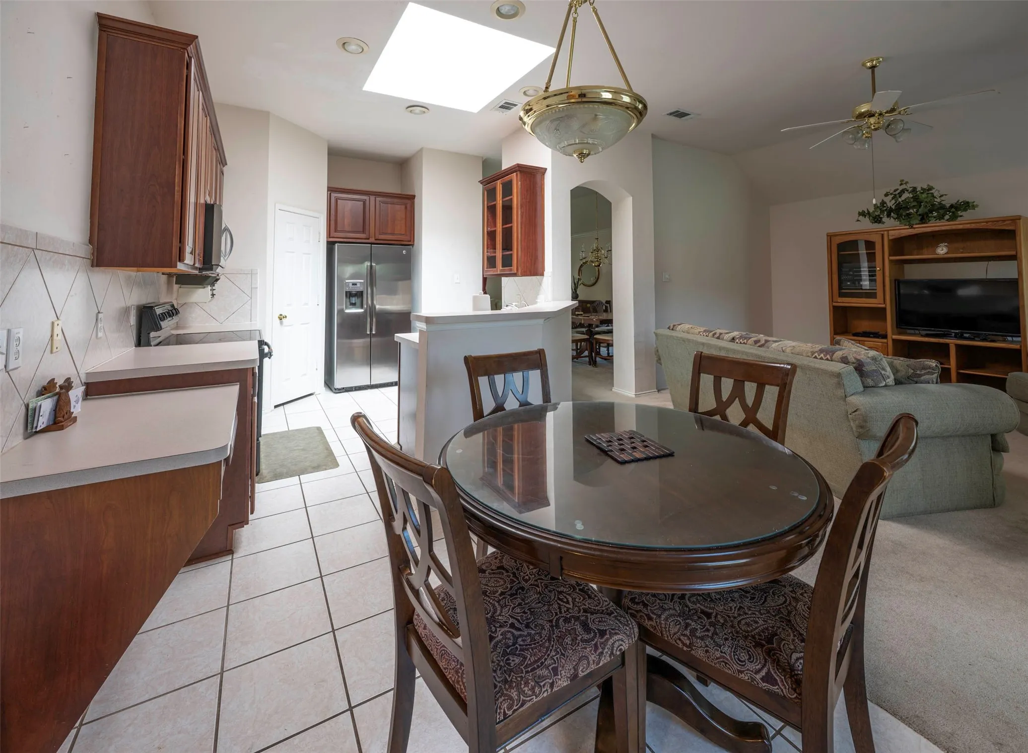 Single Family Residence For Sale in Denton County , 5833 Legend Lane, The Colony, Texas 75056, 3 Bedroom, 2 Bathroom, 2 Garage spaces, 1,661 Sqft, built in 2000, mls#21290221, Real Estate Agent in The Colony, Homes For Sale in Denton county, Homes For Sale in The Colony, Realtor in The Colony Texas, Real Estate Brokerage Independent Realty Texas, Luminita Cordes Realtor