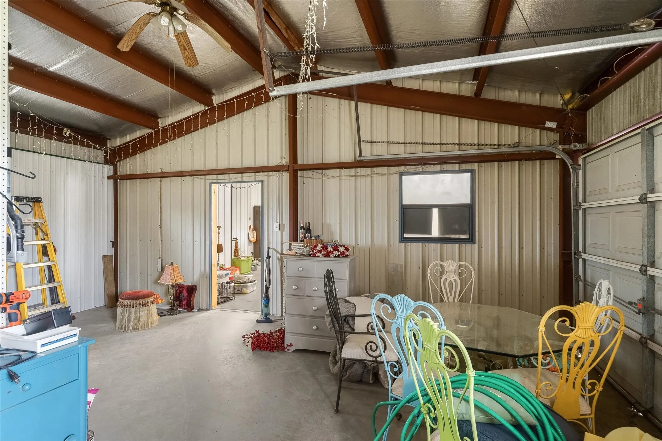 Single Family Residence For Sale in Van Zandt County , 12125 N State Highway 110, Van, Texas 75790, 3 Bedroom, 4 Bathroom, Garage spaces, 2,410 Sqft, built in 1951, mls#21292074, Real Estate Agent in Van, Homes For Sale in Van Zandt county, Homes For Sale in Van, Realtor in Van Texas, Real Estate Brokerage Independent Realty Texas, Luminita Cordes Realtor