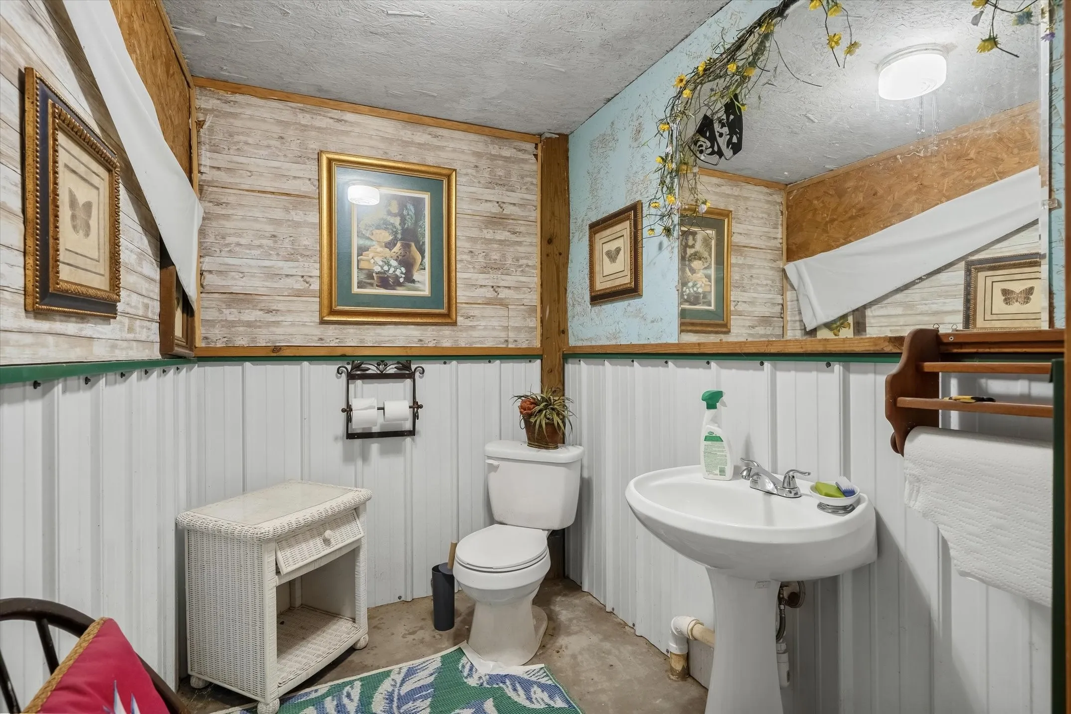 Single Family Residence For Sale in Van Zandt County , 12125 N State Highway 110, Van, Texas 75790, 3 Bedroom, 4 Bathroom, Garage spaces, 2,410 Sqft, built in 1951, mls#21292074, Real Estate Agent in Van, Homes For Sale in Van Zandt county, Homes For Sale in Van, Realtor in Van Texas, Real Estate Brokerage Independent Realty Texas, Luminita Cordes Realtor
