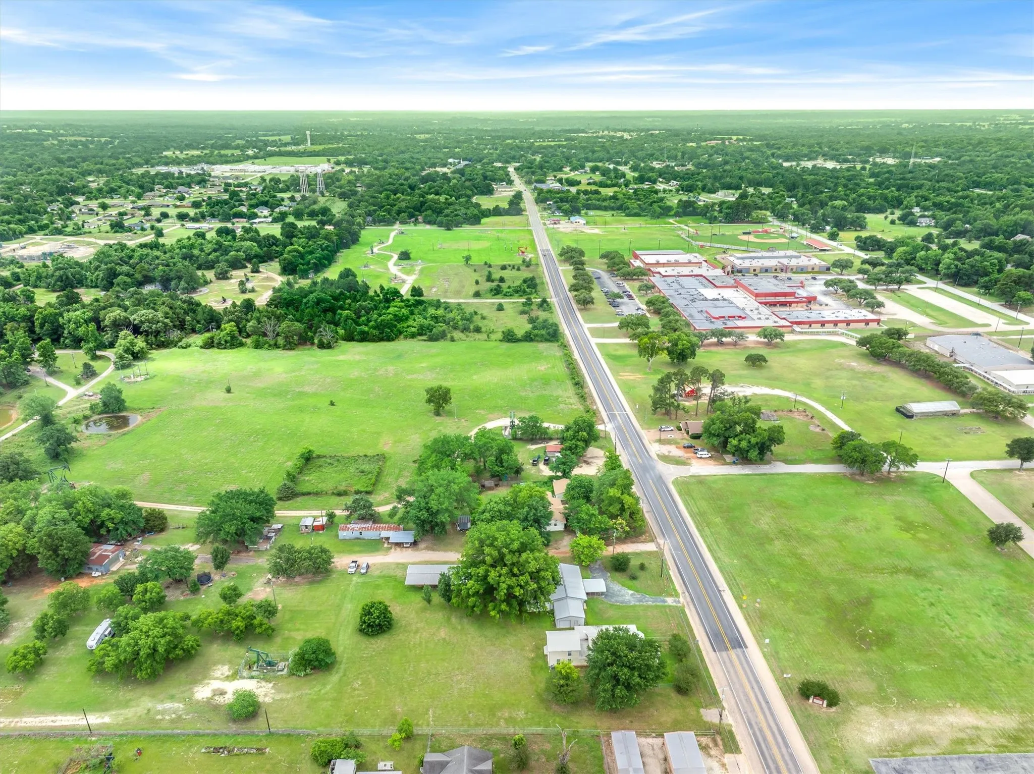 Single Family Residence For Sale in Van Zandt County , 12125 N State Highway 110, Van, Texas 75790, 3 Bedroom, 4 Bathroom, Garage spaces, 2,410 Sqft, built in 1951, mls#21292074, Real Estate Agent in Van, Homes For Sale in Van Zandt county, Homes For Sale in Van, Realtor in Van Texas, Real Estate Brokerage Independent Realty Texas, Luminita Cordes Realtor