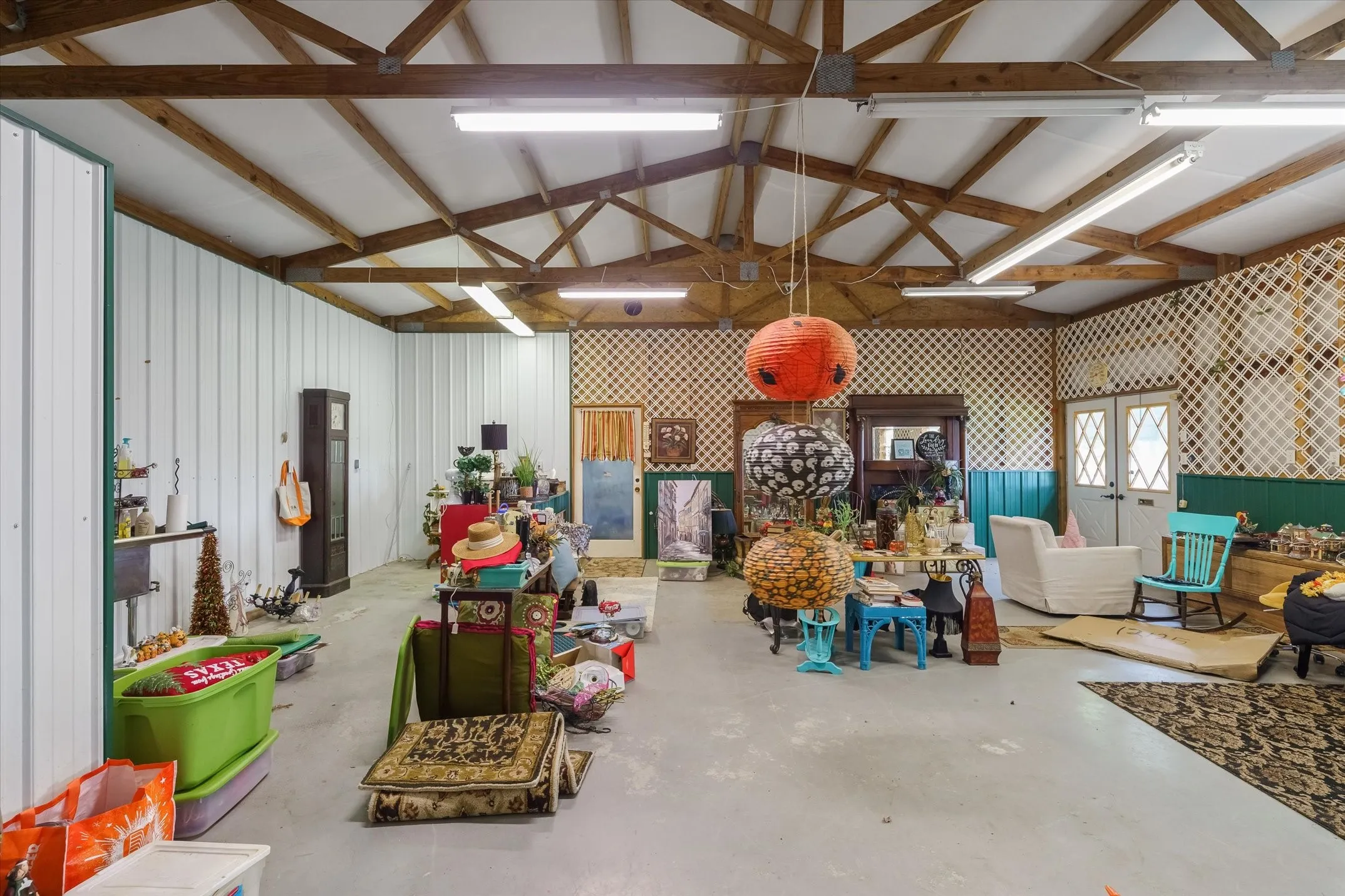Single Family Residence For Sale in Van Zandt County , 12125 N State Highway 110, Van, Texas 75790, 3 Bedroom, 4 Bathroom, Garage spaces, 2,410 Sqft, built in 1951, mls#21292074, Real Estate Agent in Van, Homes For Sale in Van Zandt county, Homes For Sale in Van, Realtor in Van Texas, Real Estate Brokerage Independent Realty Texas, Luminita Cordes Realtor