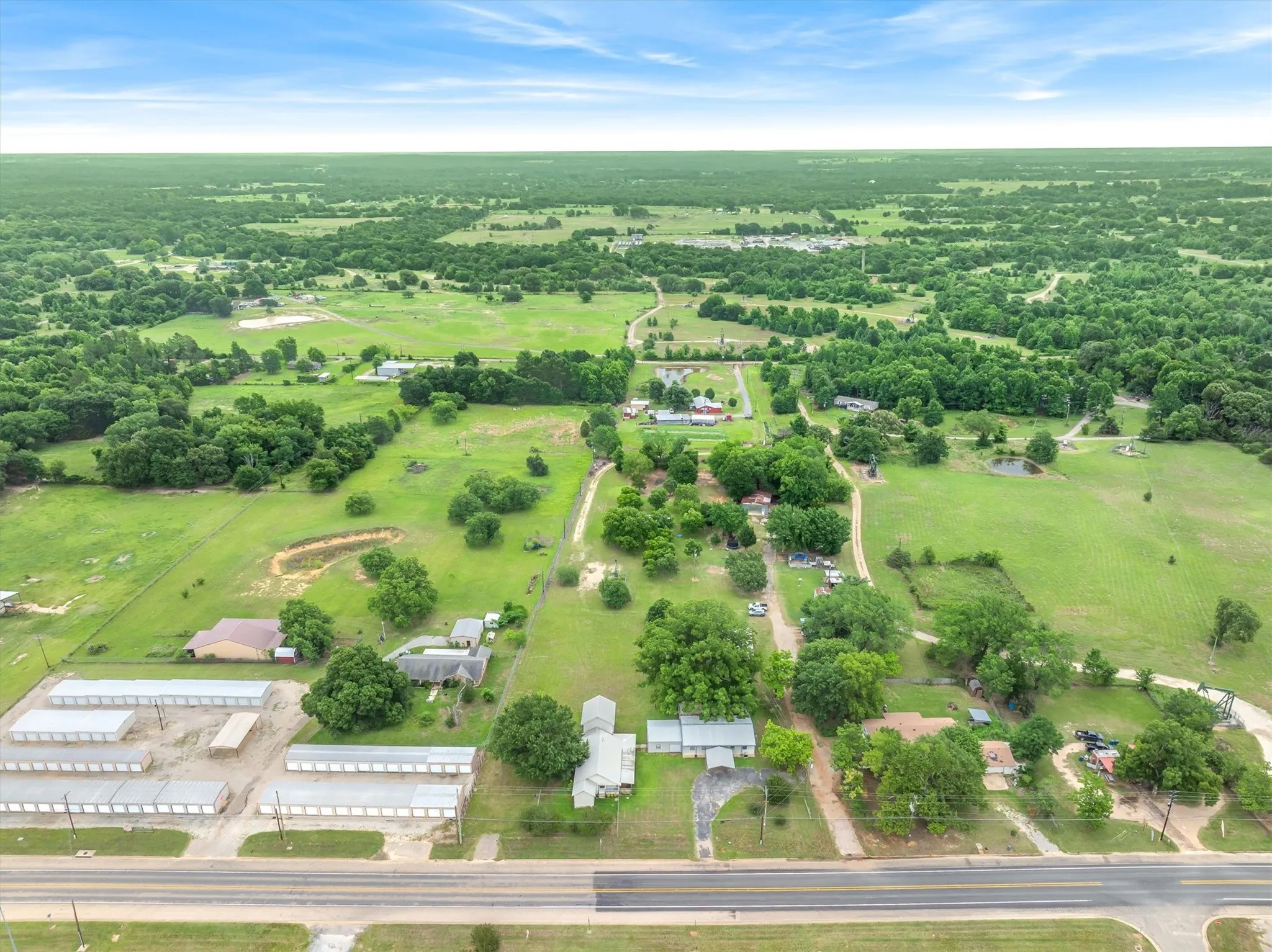 Single Family Residence For Sale in Van Zandt County , 12125 N State Highway 110, Van, Texas 75790, 3 Bedroom, 4 Bathroom, Garage spaces, 2,410 Sqft, built in 1951, mls#21292074, Real Estate Agent in Van, Homes For Sale in Van Zandt county, Homes For Sale in Van, Realtor in Van Texas, Real Estate Brokerage Independent Realty Texas, Luminita Cordes Realtor